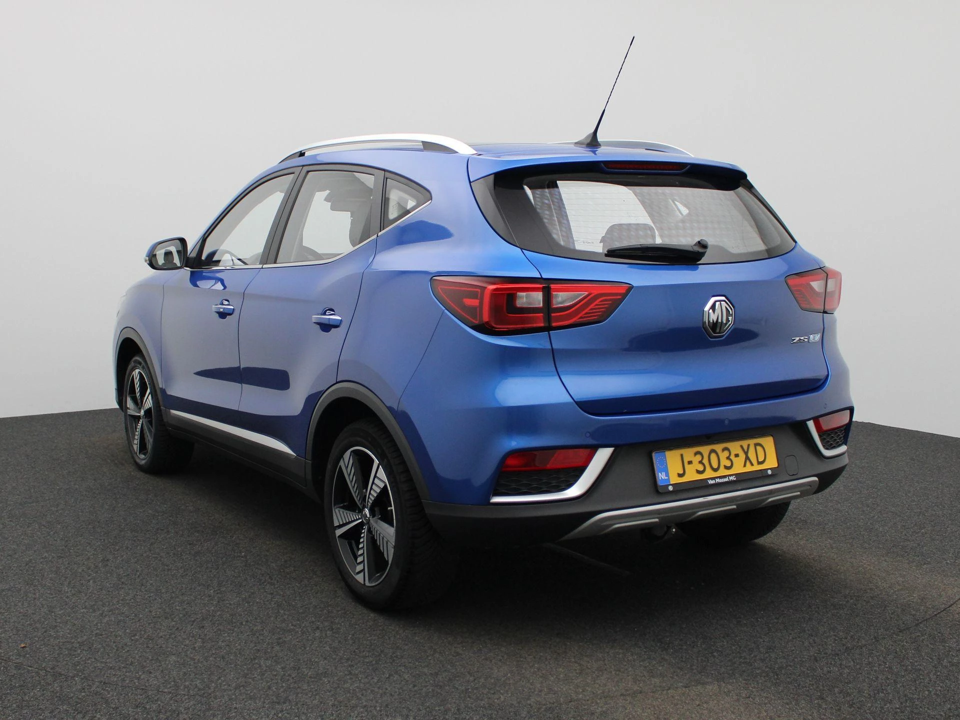 MG-ZS EV-image-1