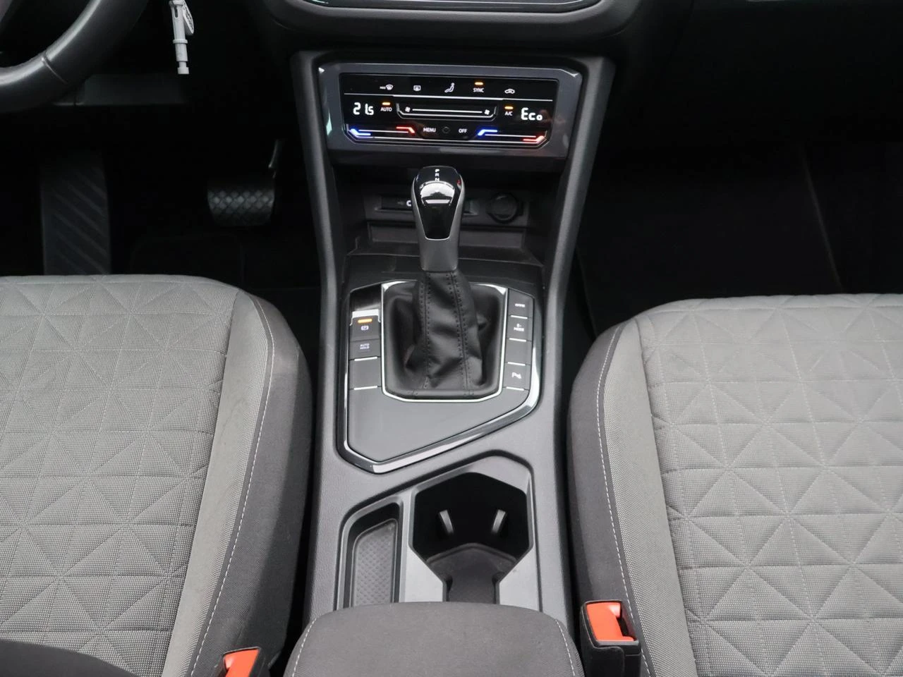Volkswagen-Tiguan-image-16