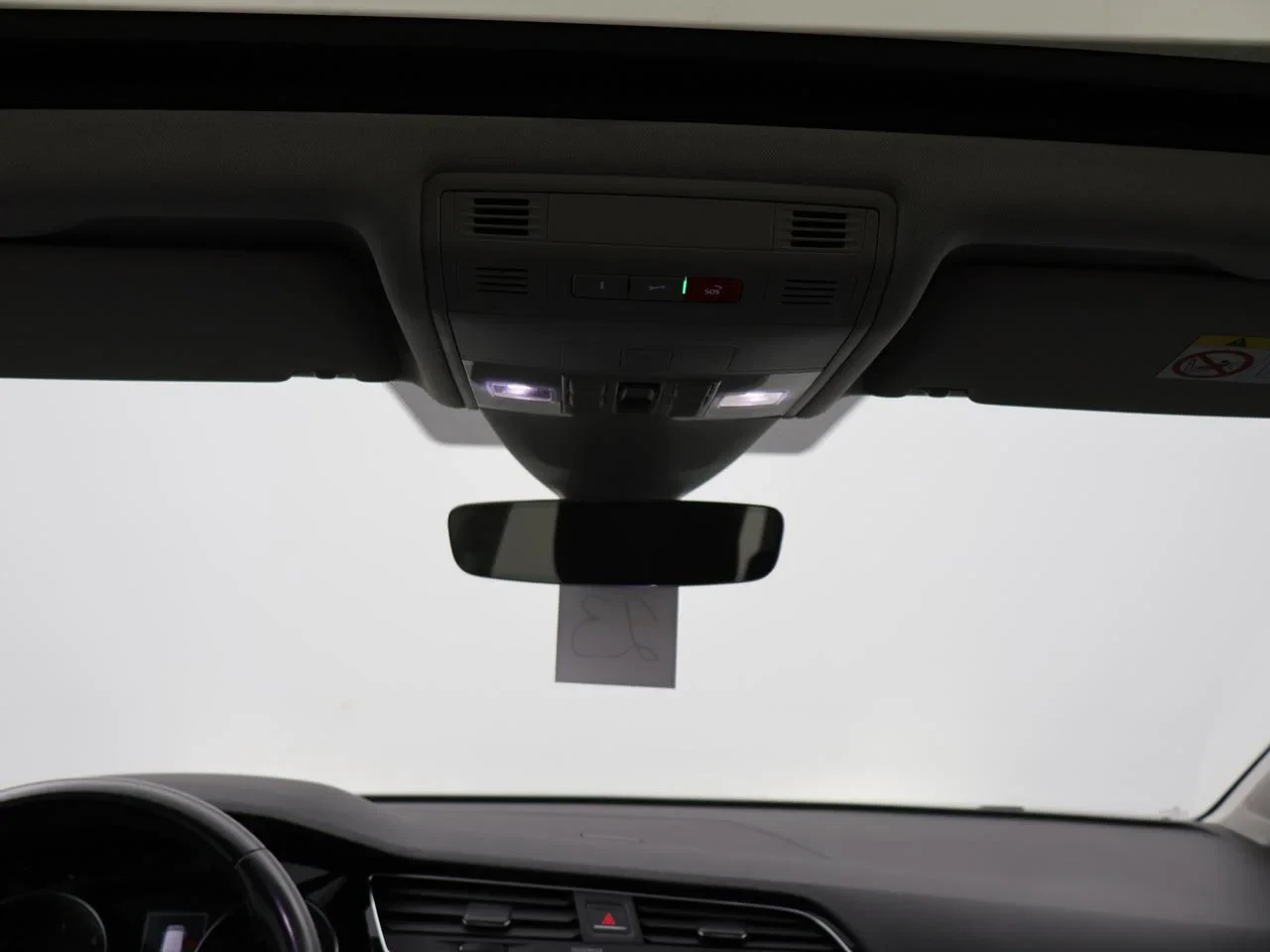 Volkswagen-Touran-image-23