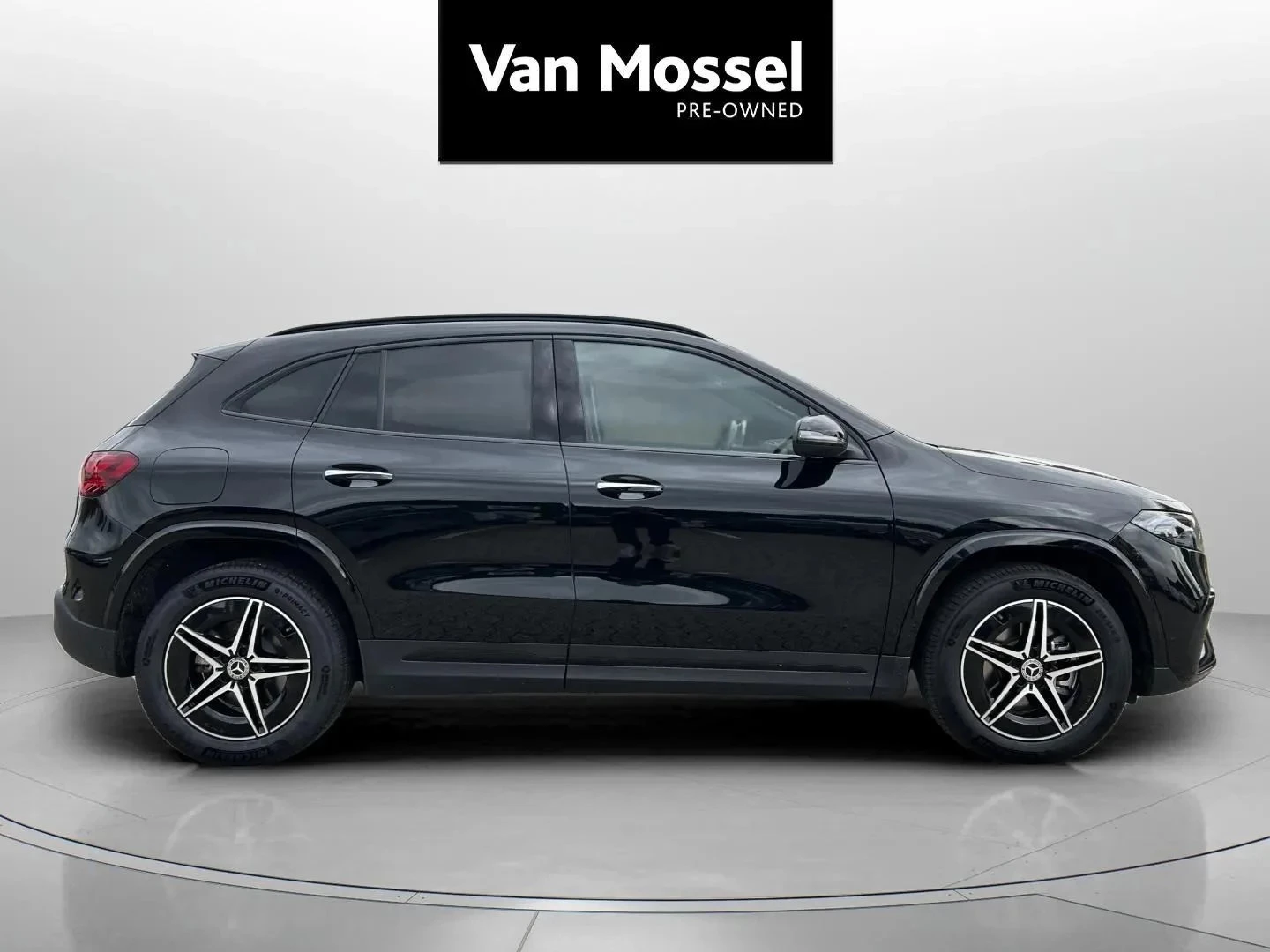 Mercedes-Benz-EQA-image-3