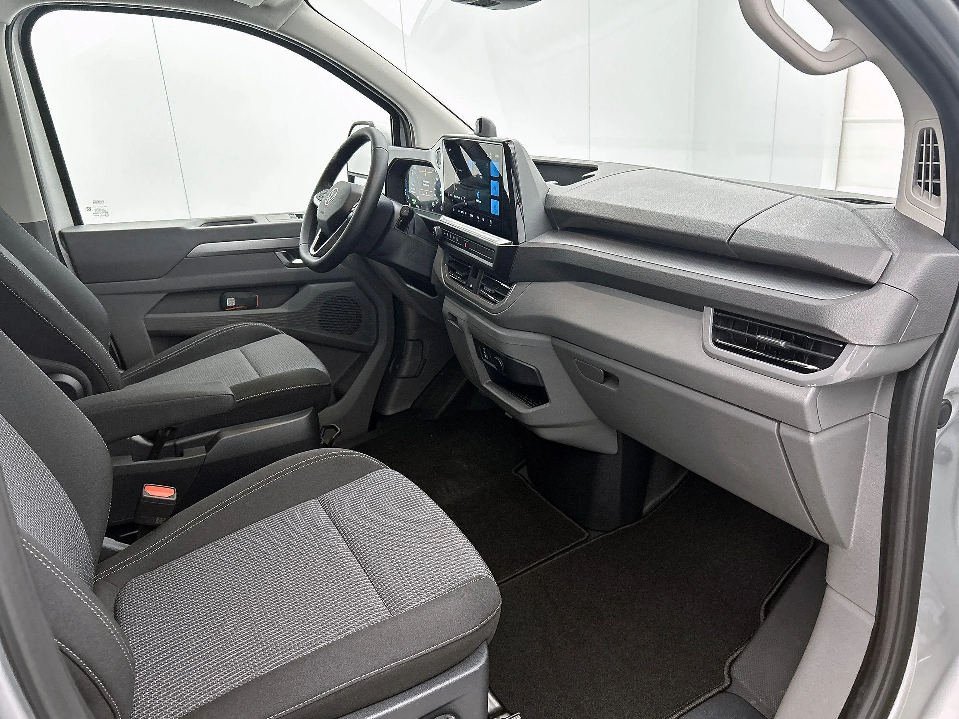 Volkswagen-Transporter-image-21