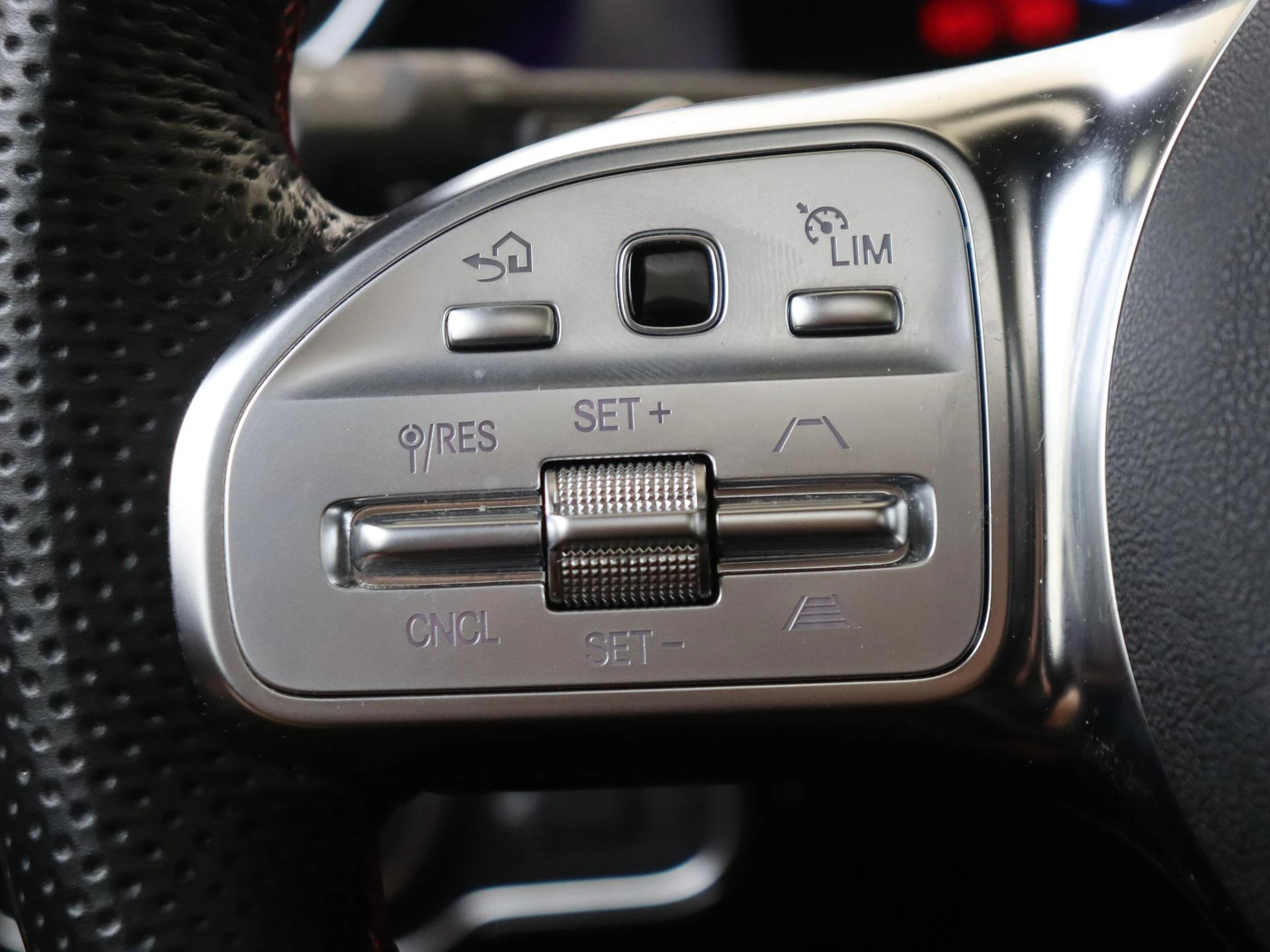 Mercedes-Benz-CLA-image-14