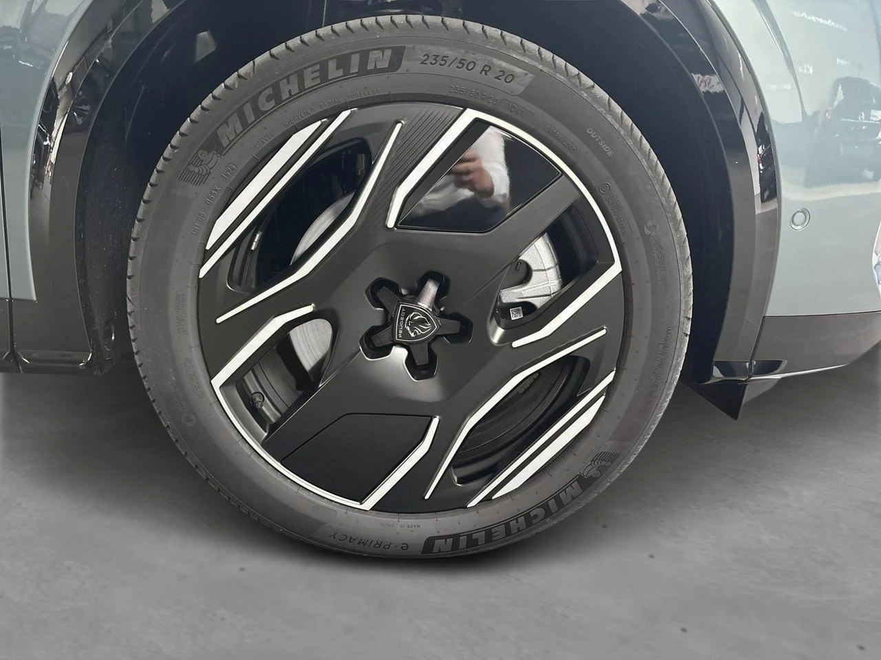Peugeot-e-5008-image-9