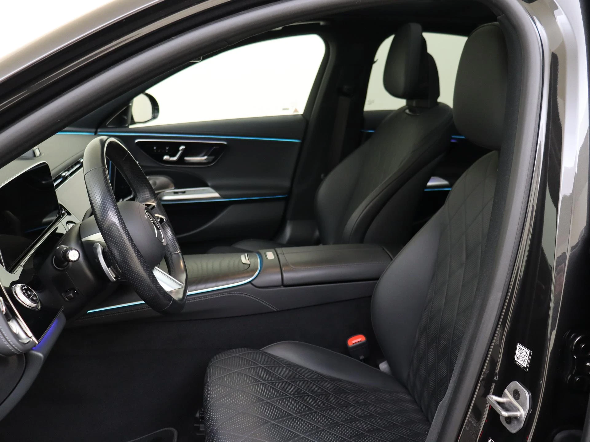 Mercedes-Benz-E-Klasse-image-14