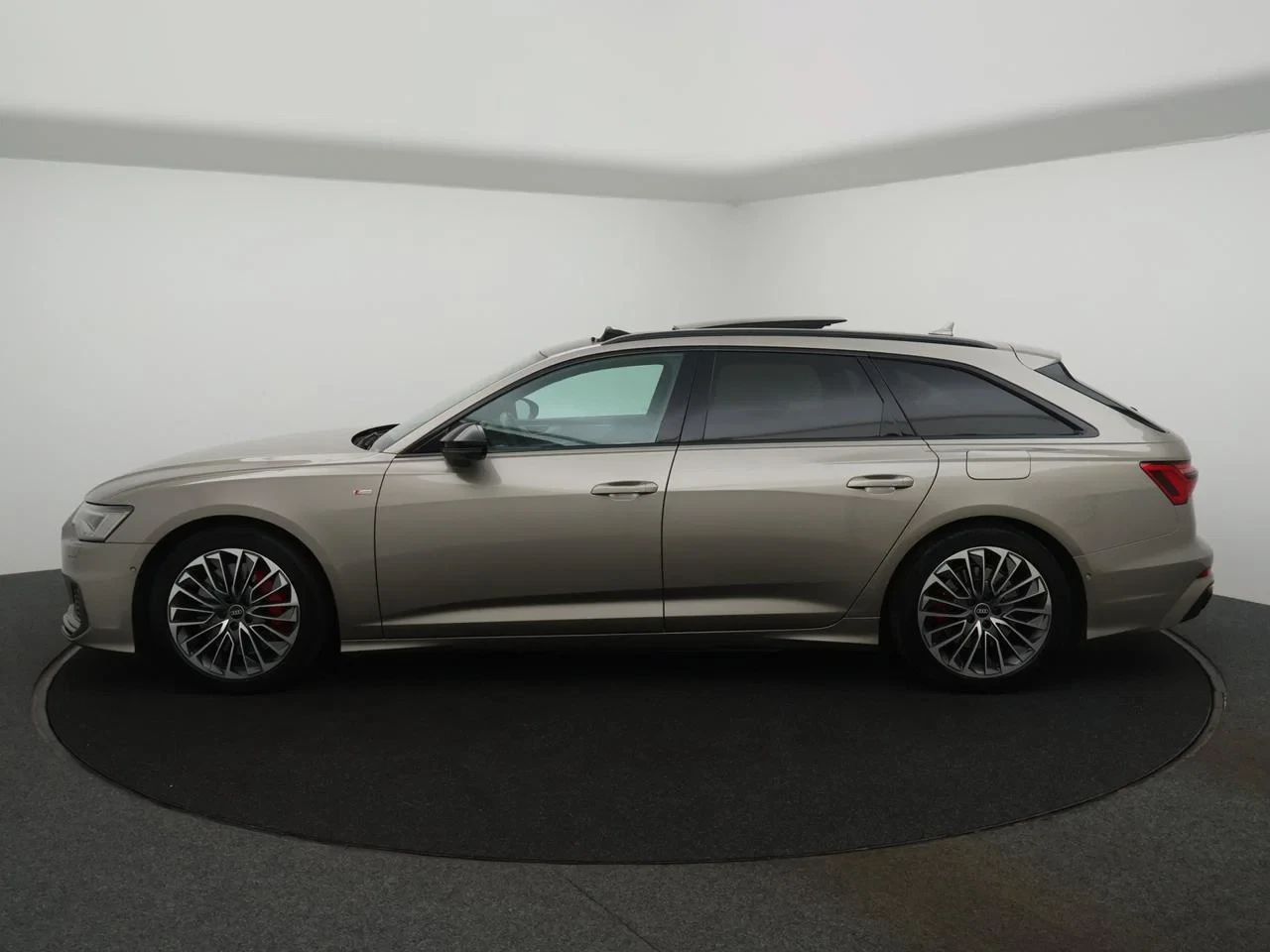 Audi A6 Avant PHEV Audi A6 Avant Competition 55 TFSI e quattro 270(367) kW(pk) S tronic