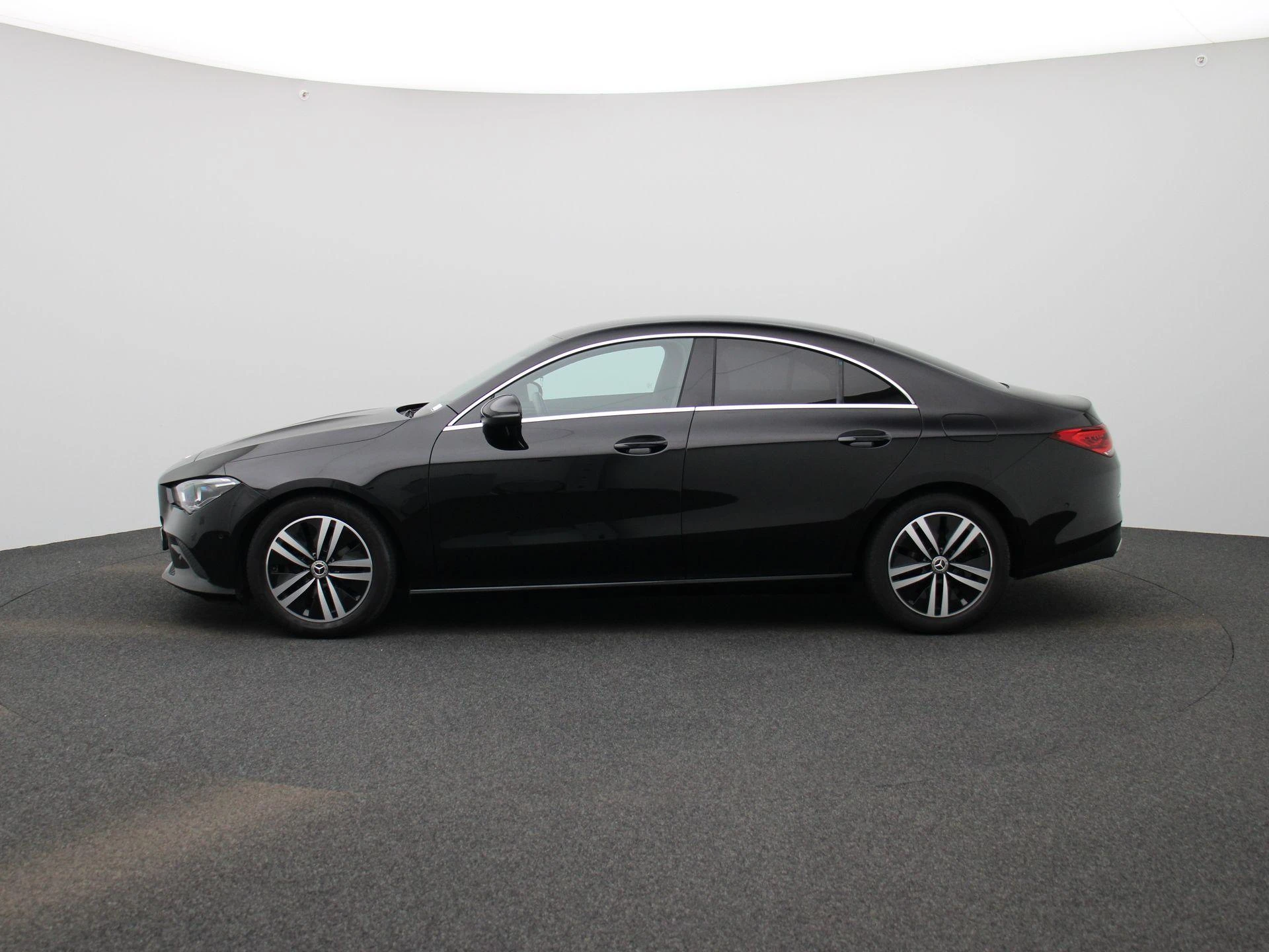 Mercedes-Benz-CLA-image-3
