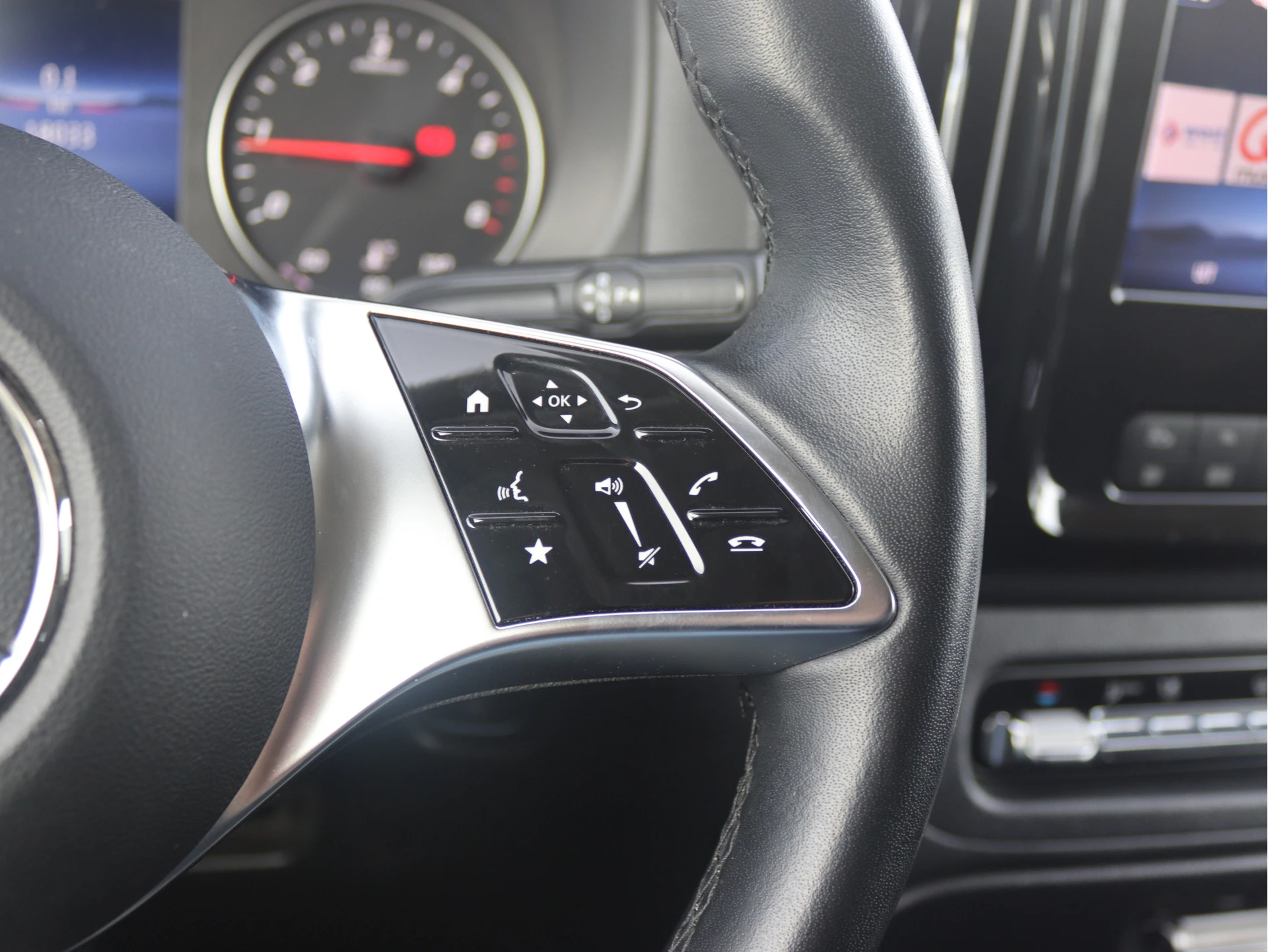 Mercedes-Benz-Vito-image-8