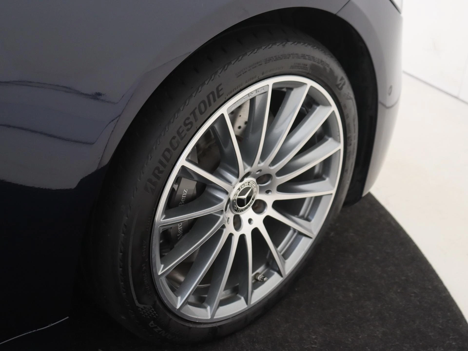 Mercedes-Benz-S-Klasse-image-32
