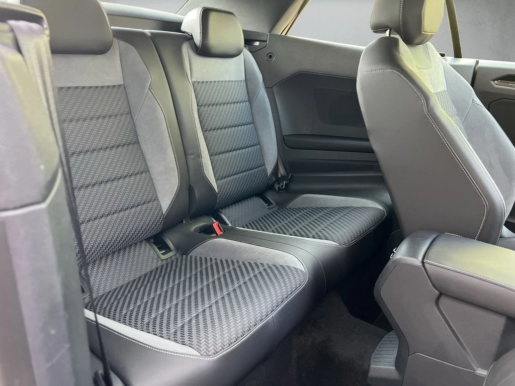 Volkswagen-T-Roc-image-11