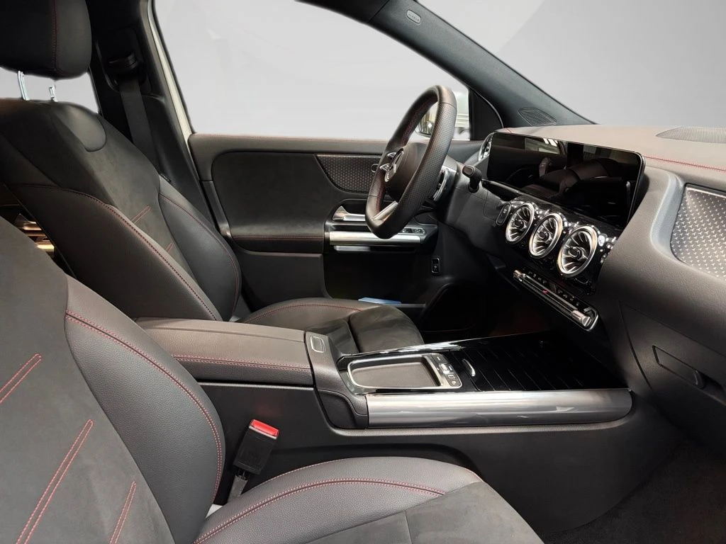 Mercedes-Benz-EQA 250+-image-15