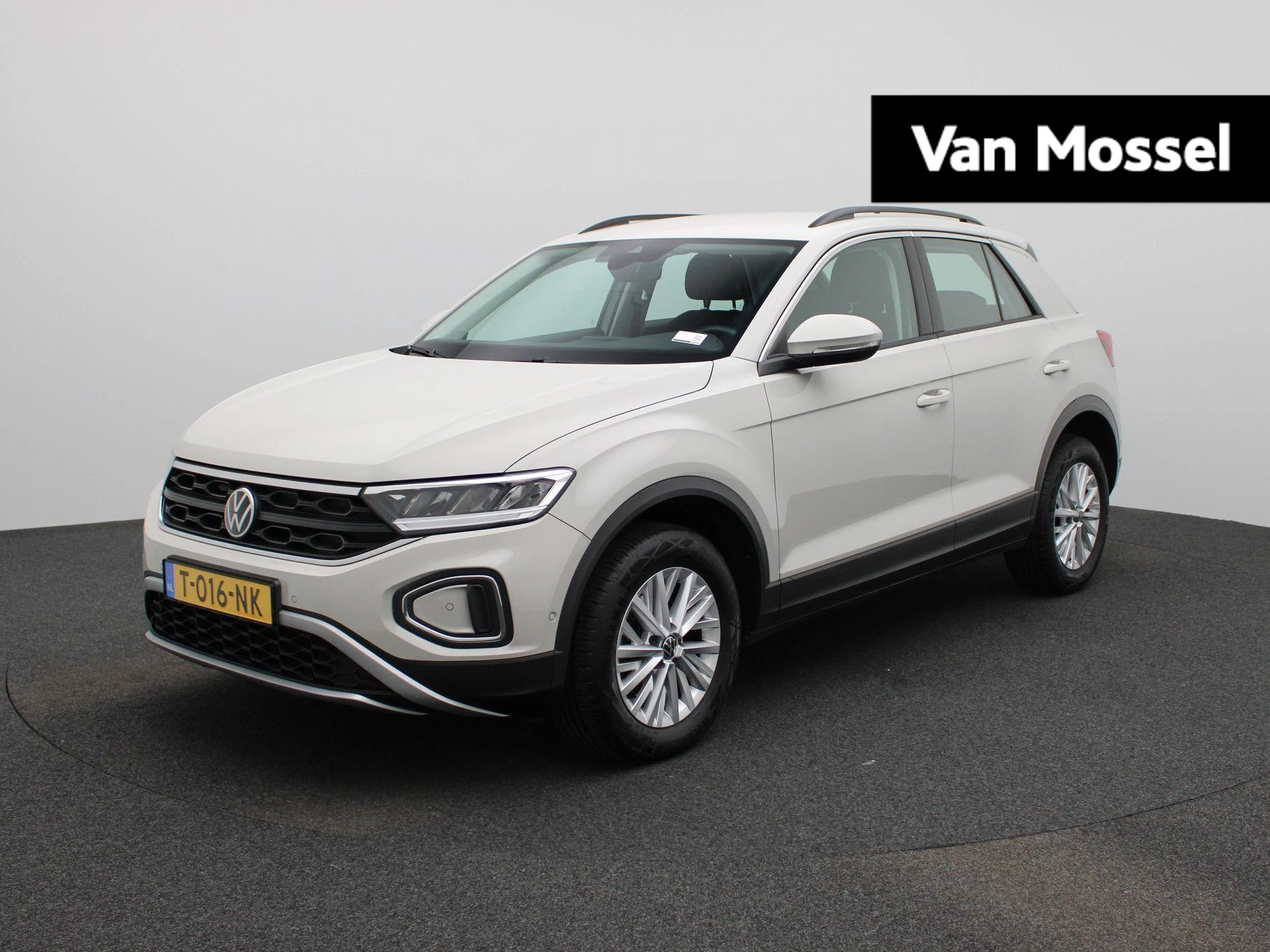 Volkswagen-T-Roc-image-0
