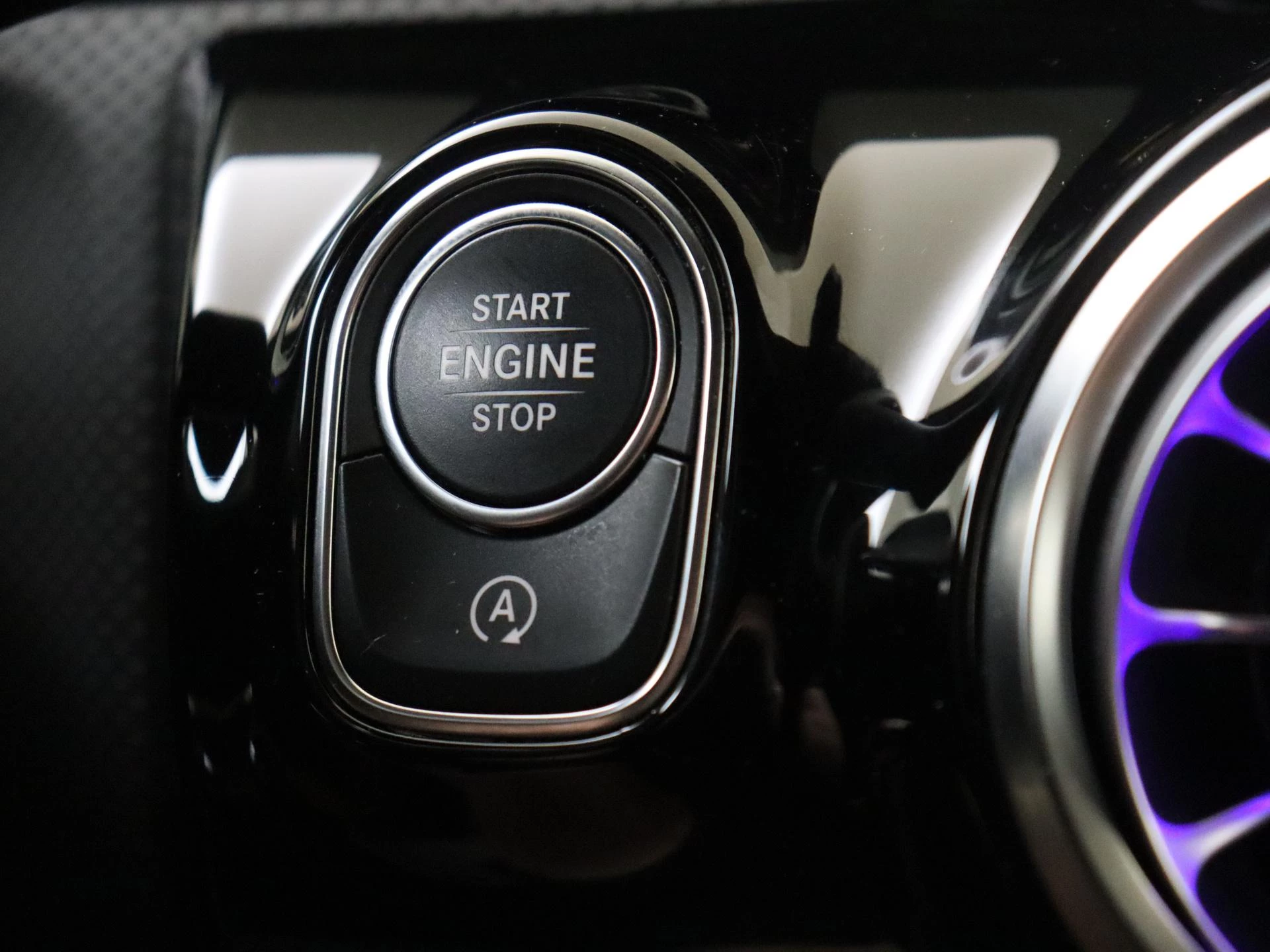 Mercedes-Benz-CLA-image-21