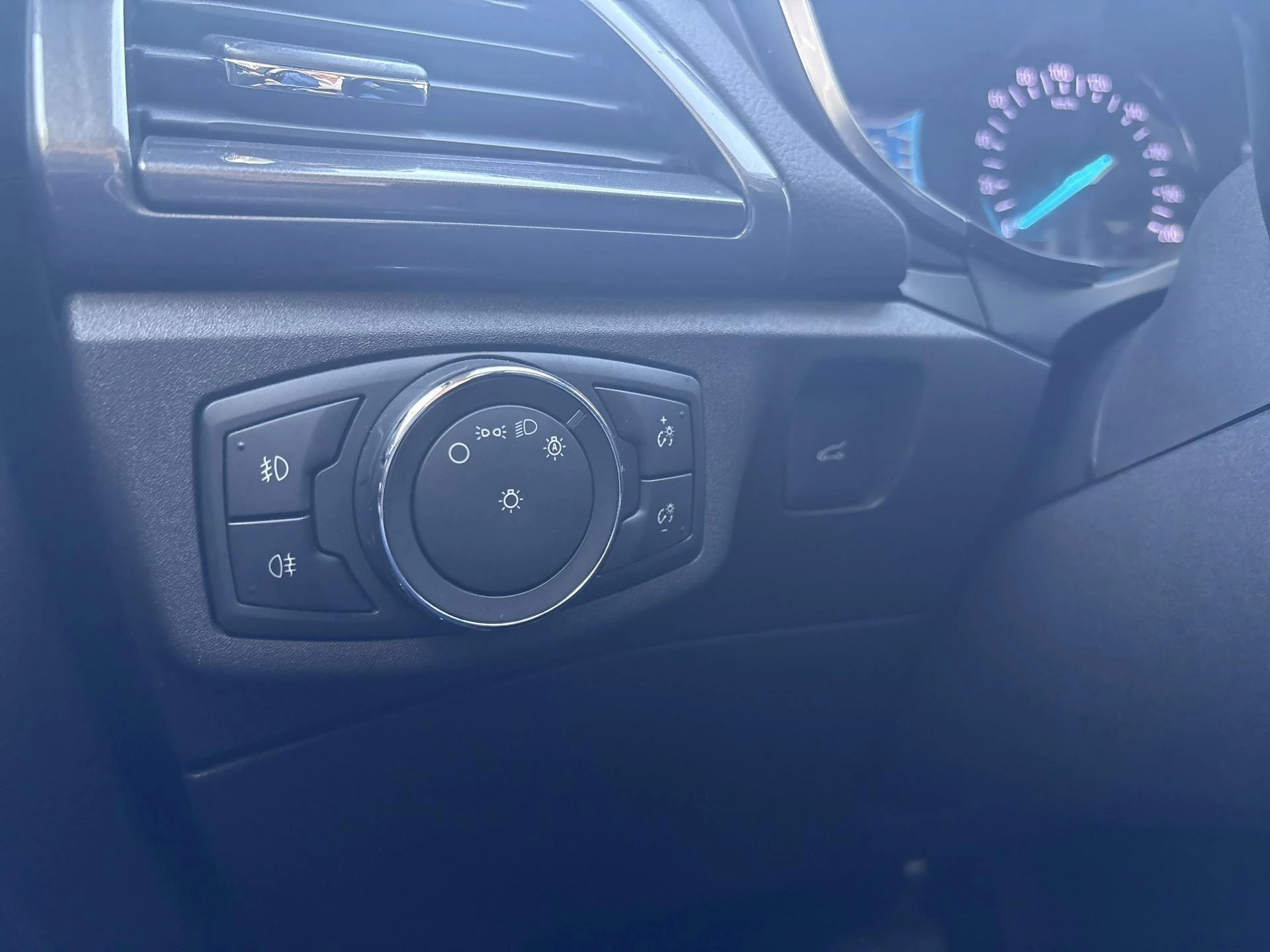 Ford-Mondeo-image-13