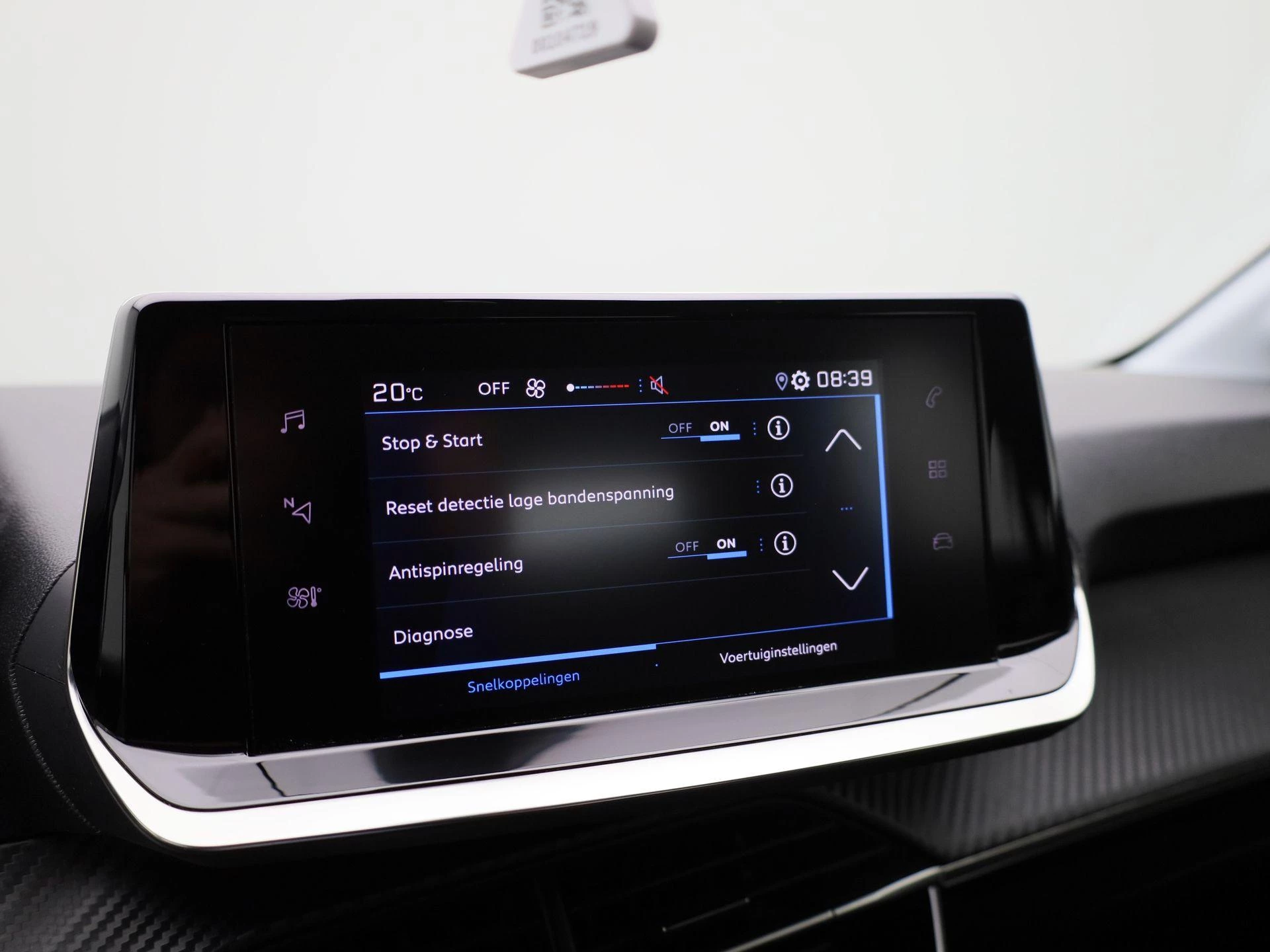 Peugeot-208-image-18