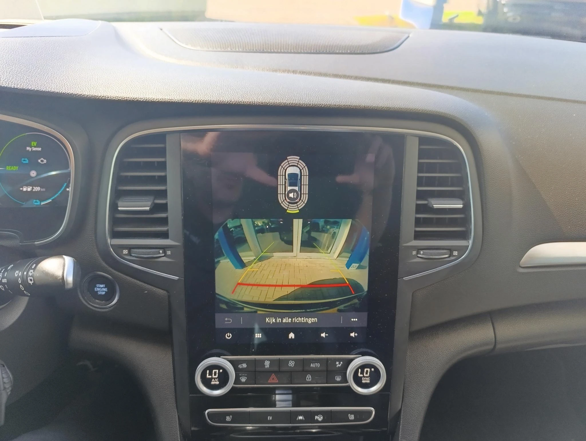 Renault-Megane E-Tech-image-32
