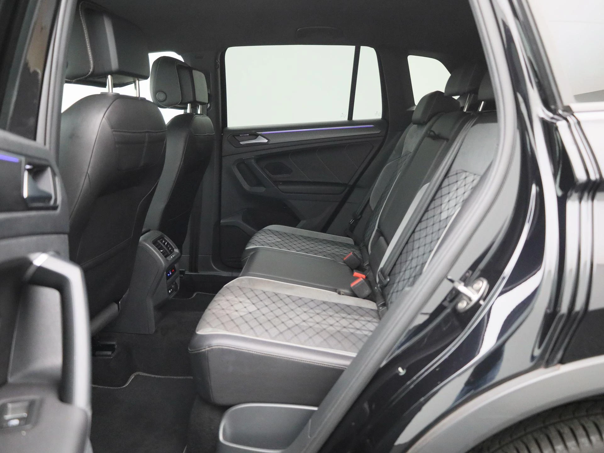 Volkswagen-Tiguan-image-11