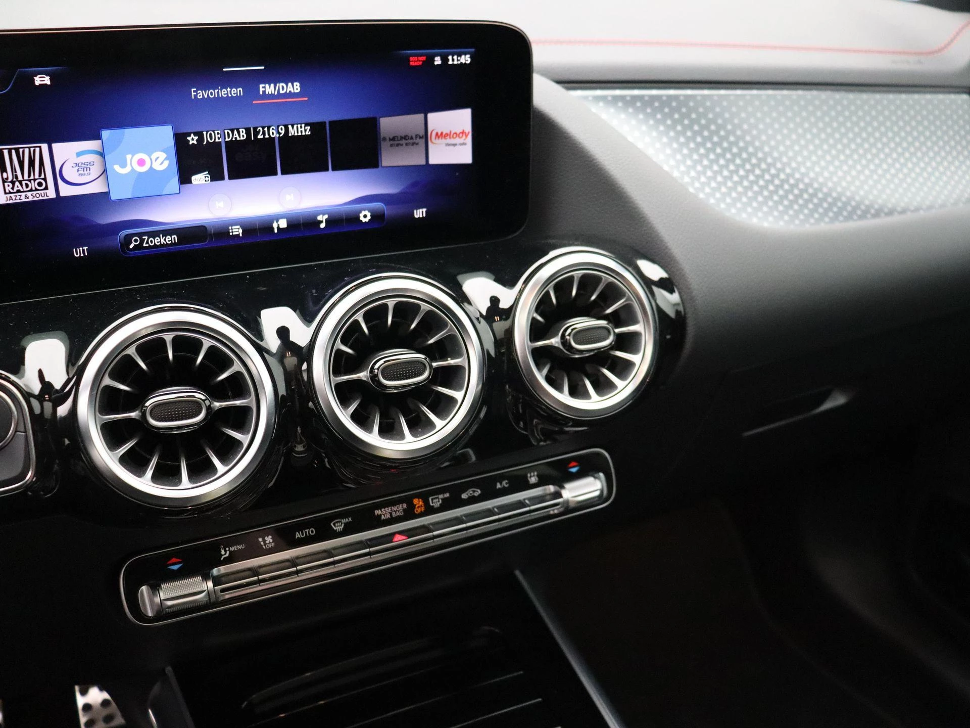 Mercedes-Benz EQA 250+ Star Edition + BURMESTER + PANO DAK + HEAD UP + CARPLAY +