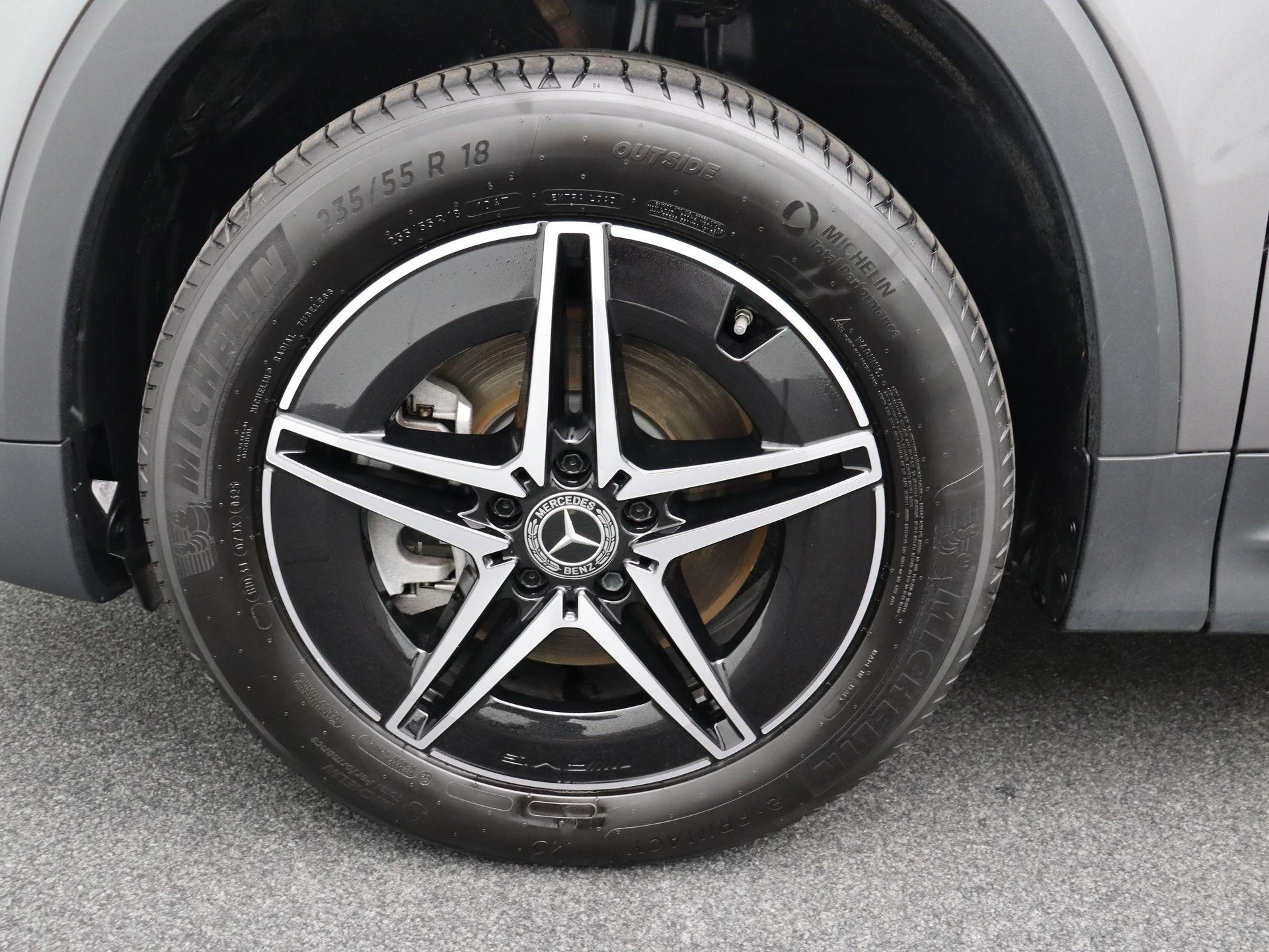 Mercedes-Benz-EQB-image-6