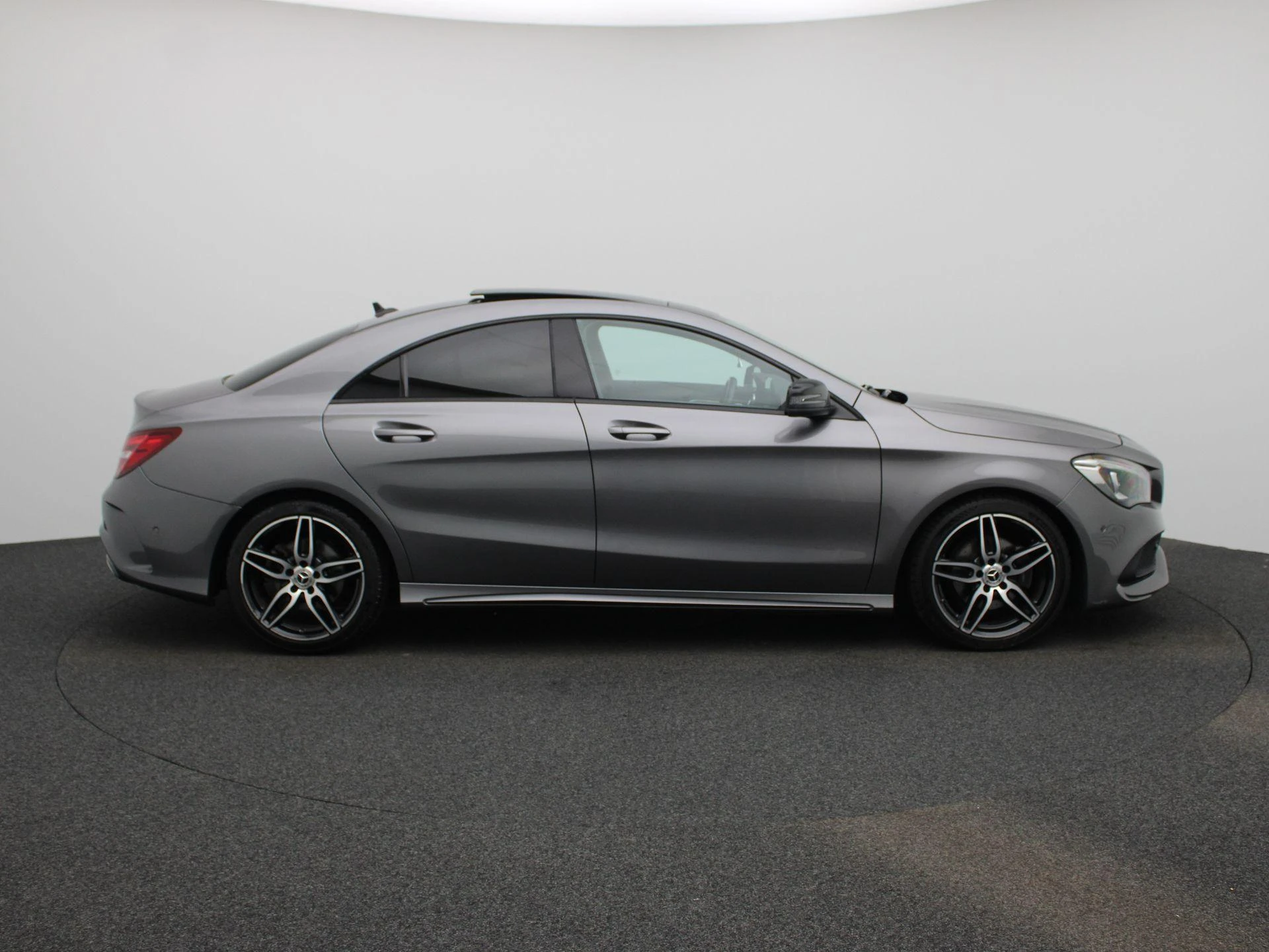Mercedes-Benz-CLA-image-5
