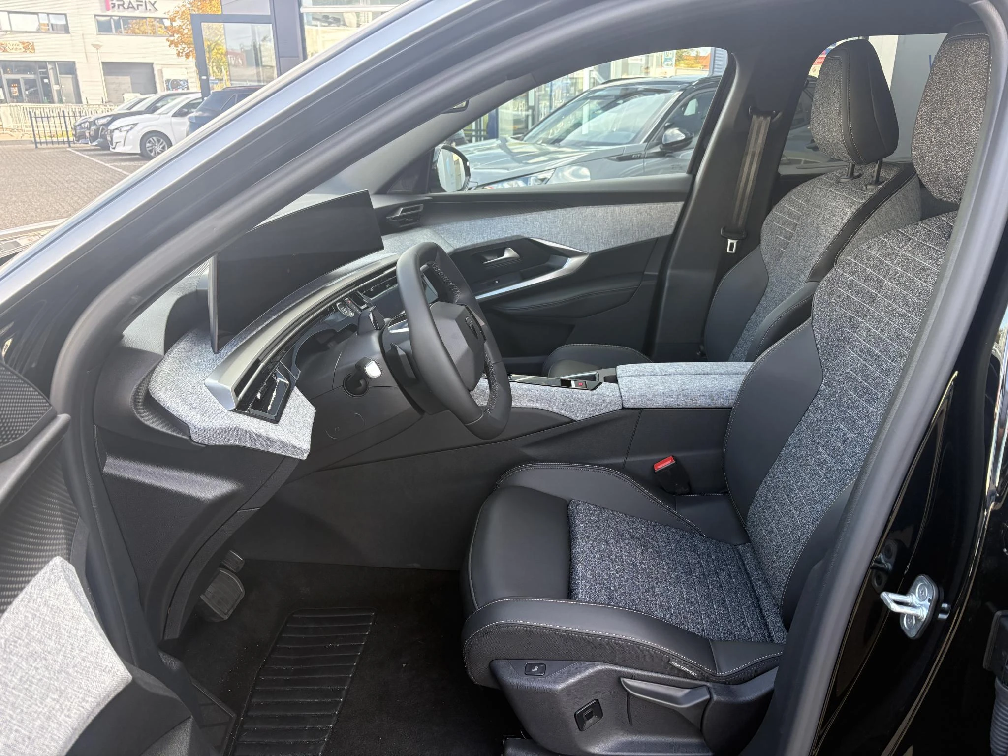 Peugeot-e-5008-image-8