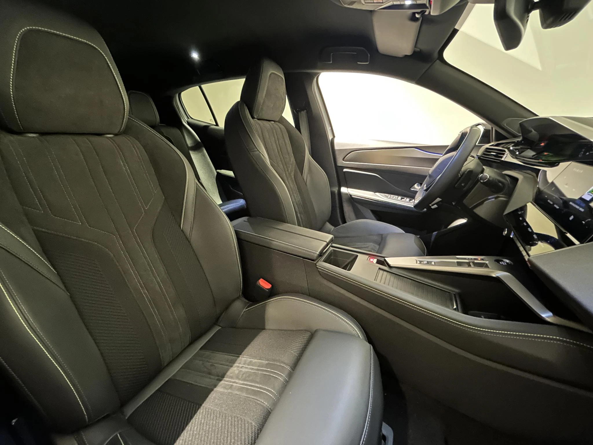 Peugeot-408-image-21