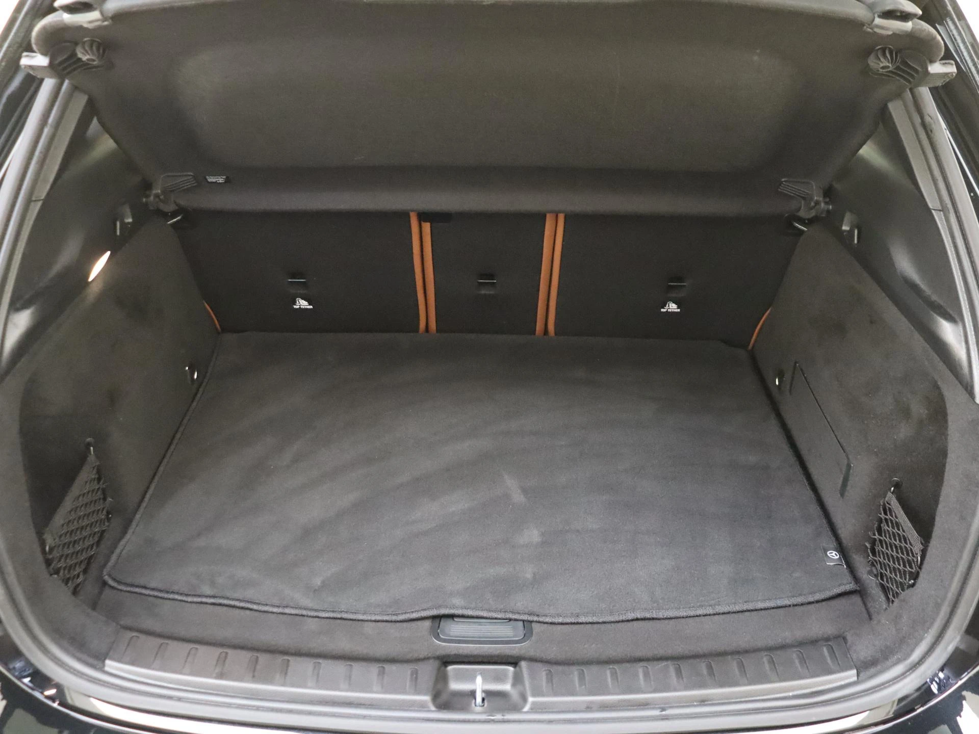Mercedes-Benz-GLA-image-25