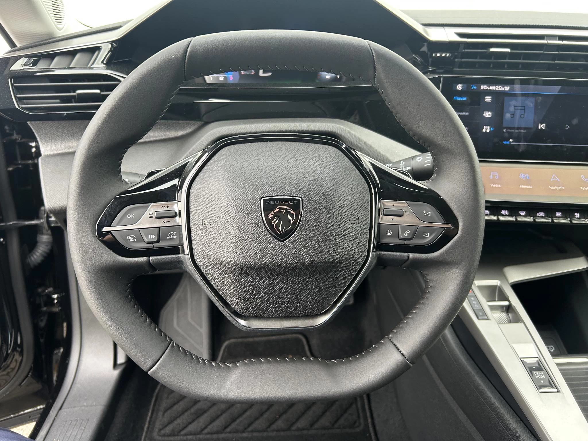 Peugeot-408-image-8