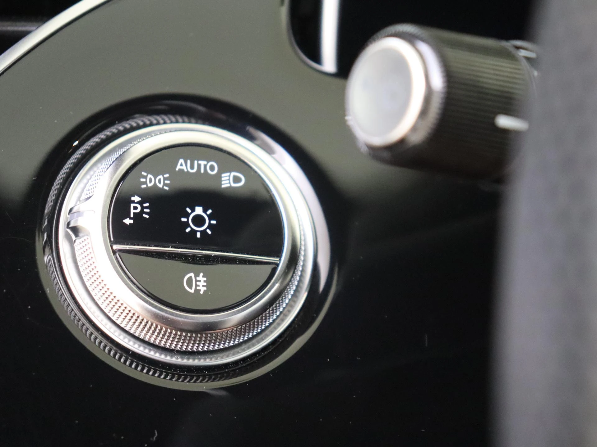 Mercedes-Benz-E-Klasse-image-23