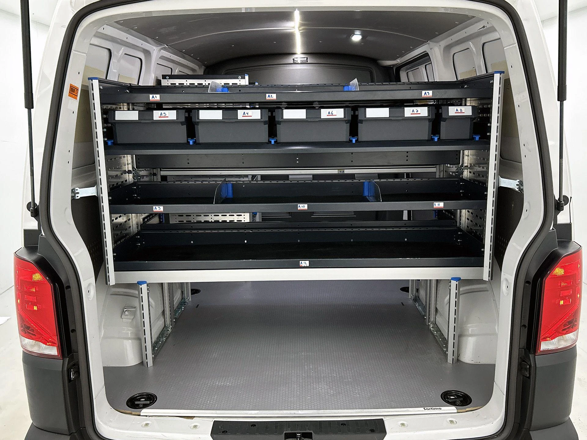 Volkswagen-Transporter-image-17