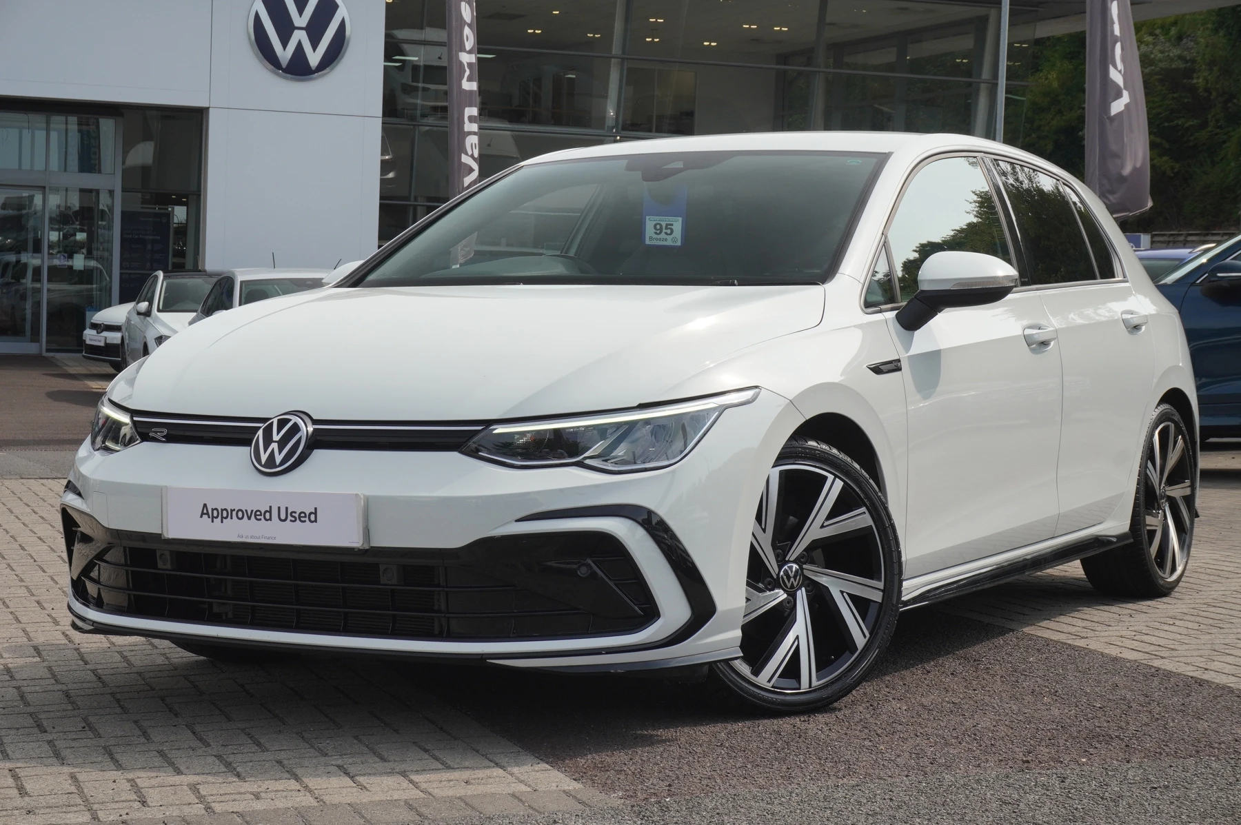 Volkswagen-Golf-image-42