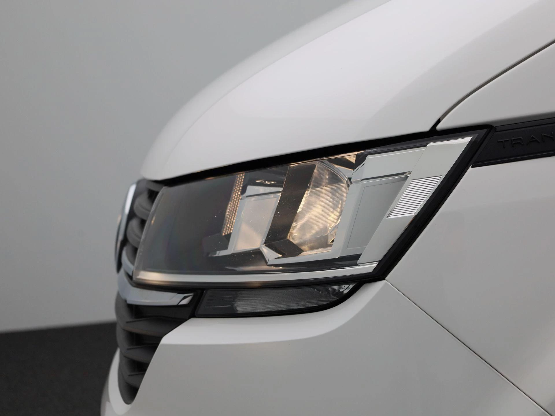 Volkswagen-Transporter-image-19