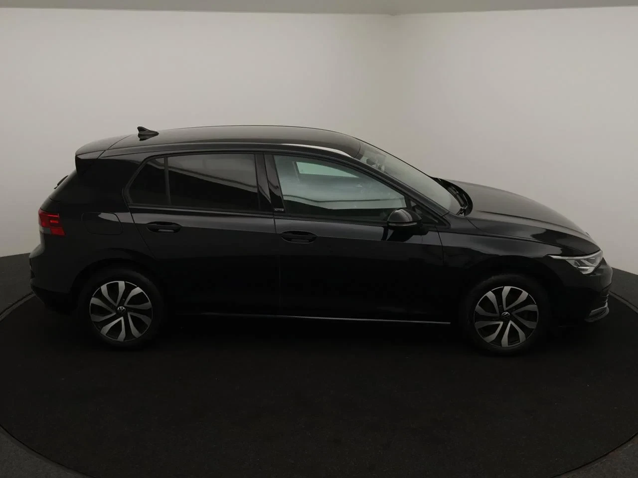 Volkswagen-Golf-image-26