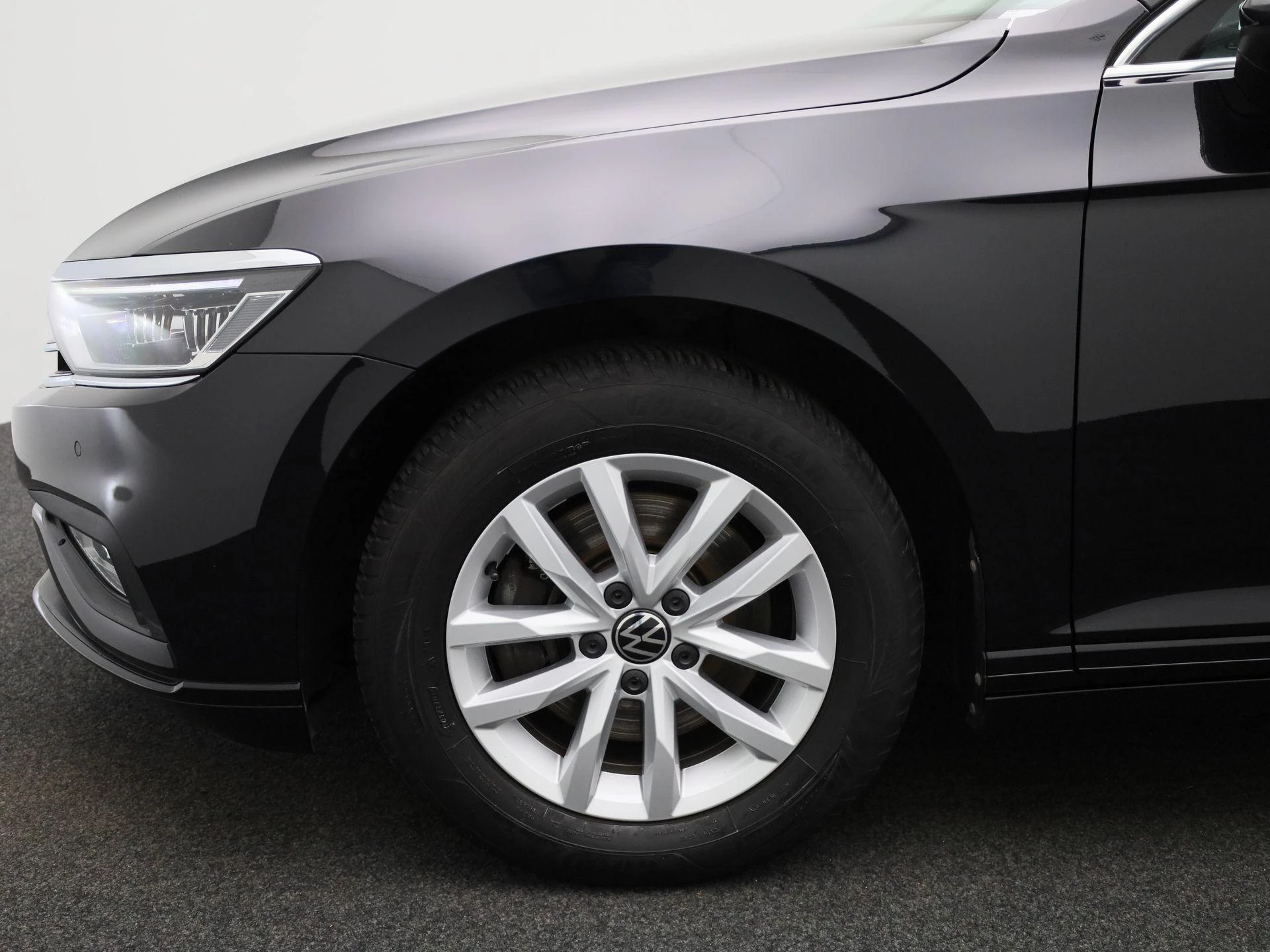 Volkswagen-Passat-image-12