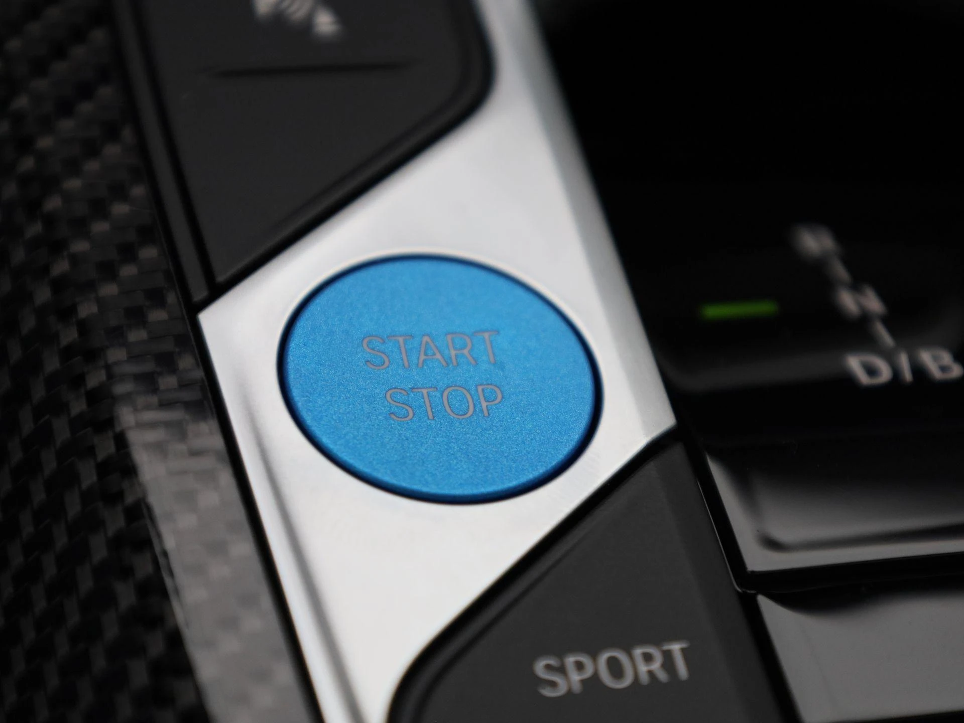 BMW-i4-image-29