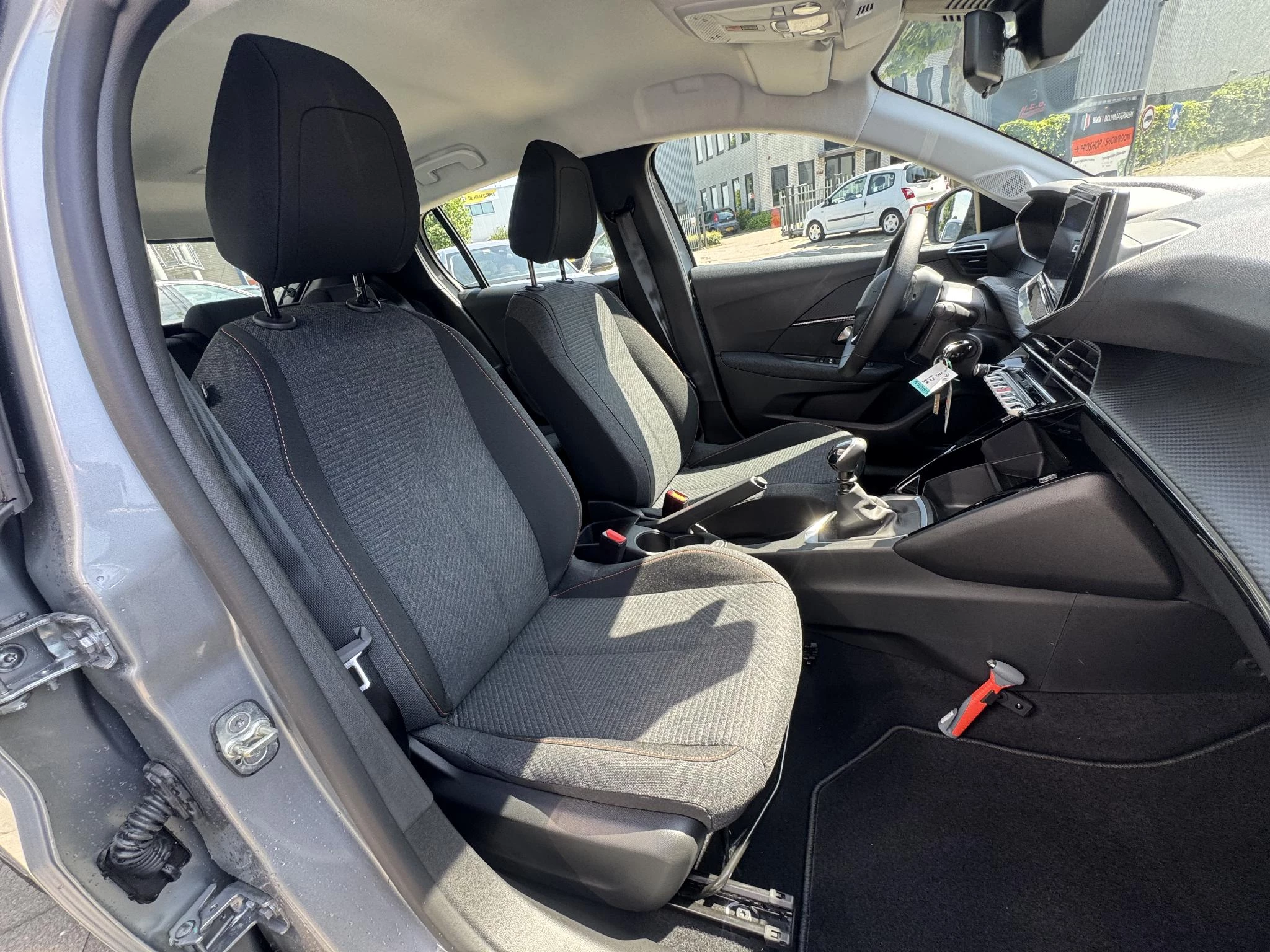 Peugeot-208-image-13