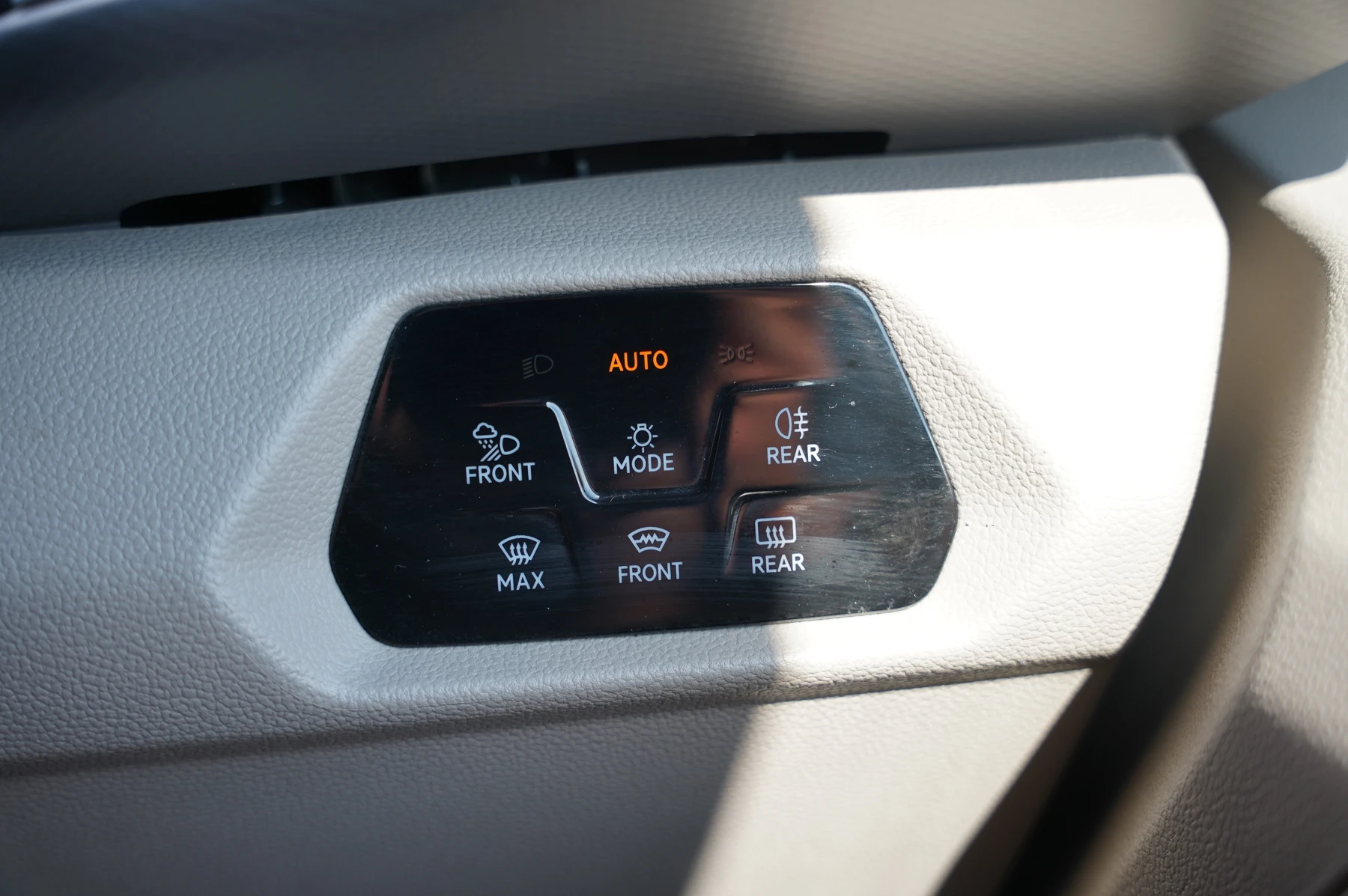 Volkswagen-Multivan-image-18