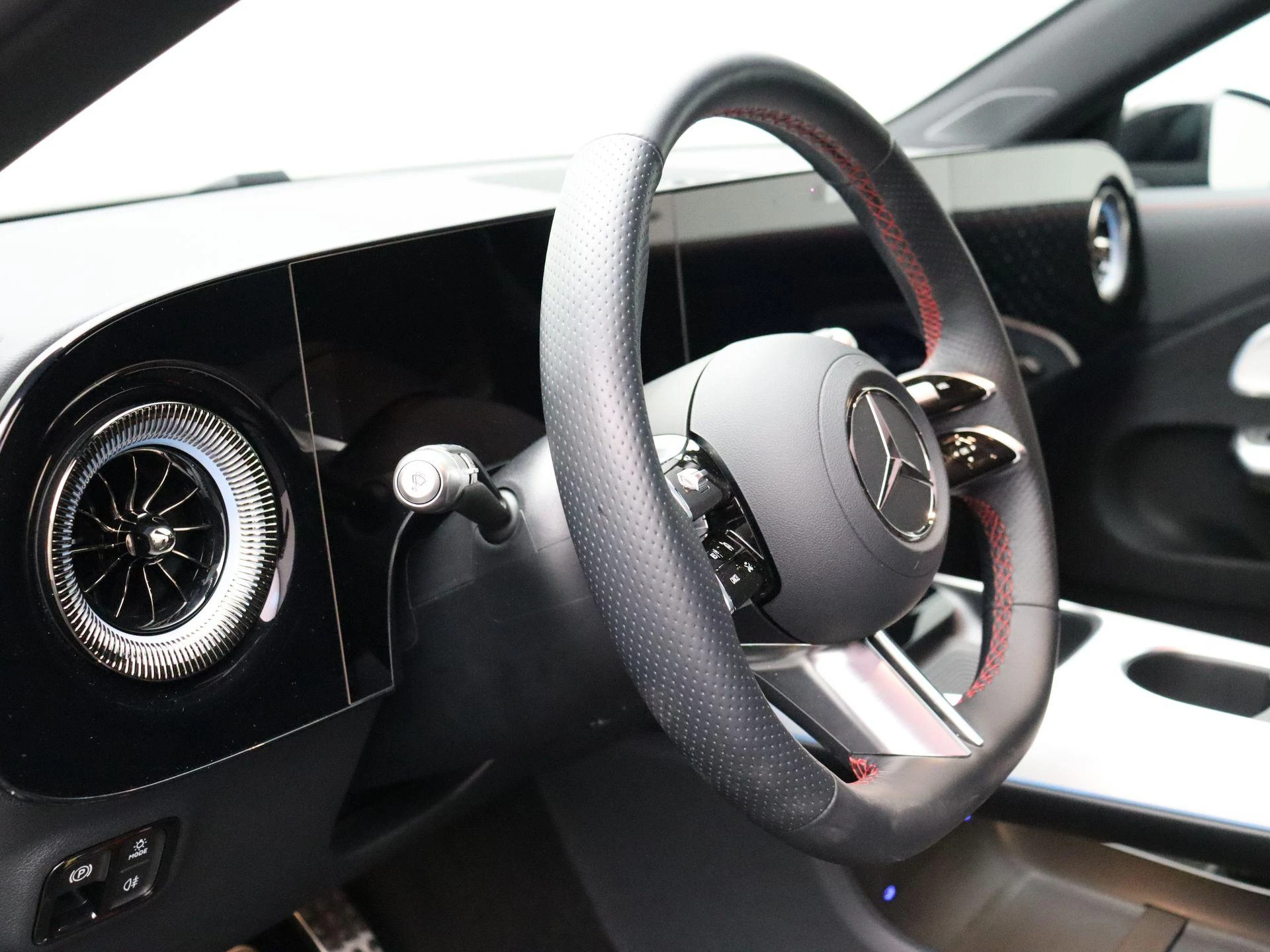Mercedes-Benz-CLA-image-10