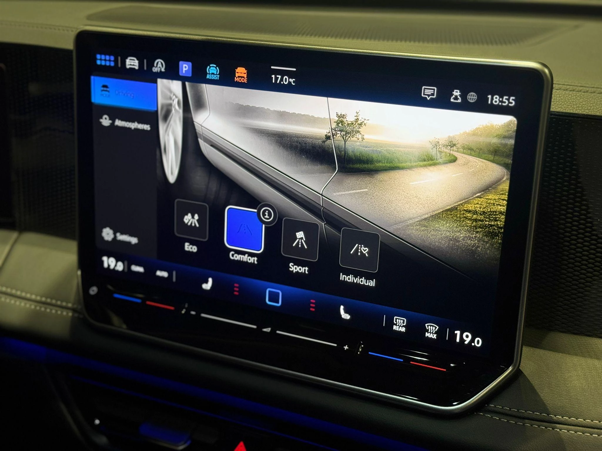 Volkswagen-Tiguan-image-13