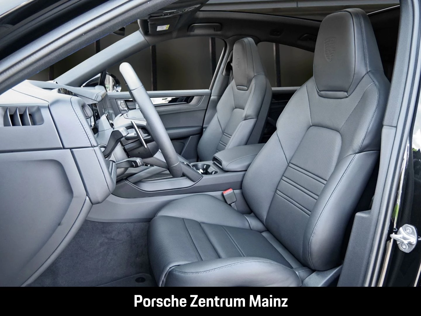 Porsche Cayenne E-Hybrid Coupe Black Edition InnoDrive black edition
