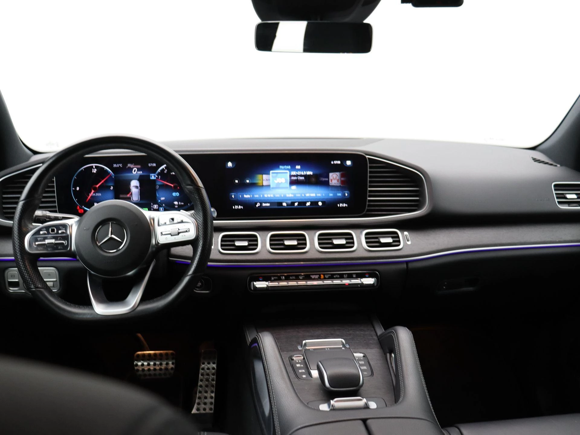 Mercedes-Benz-GLE-image-16