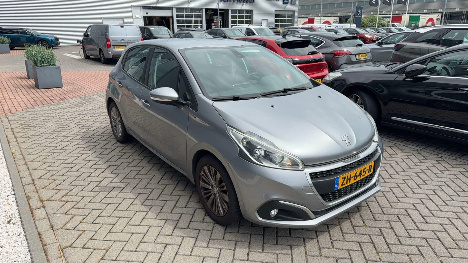 Peugeot 208 Signature