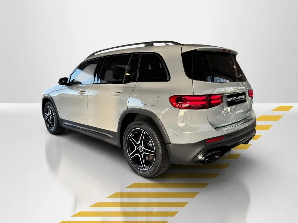 Mercedes-Benz-GLB 200-image-12