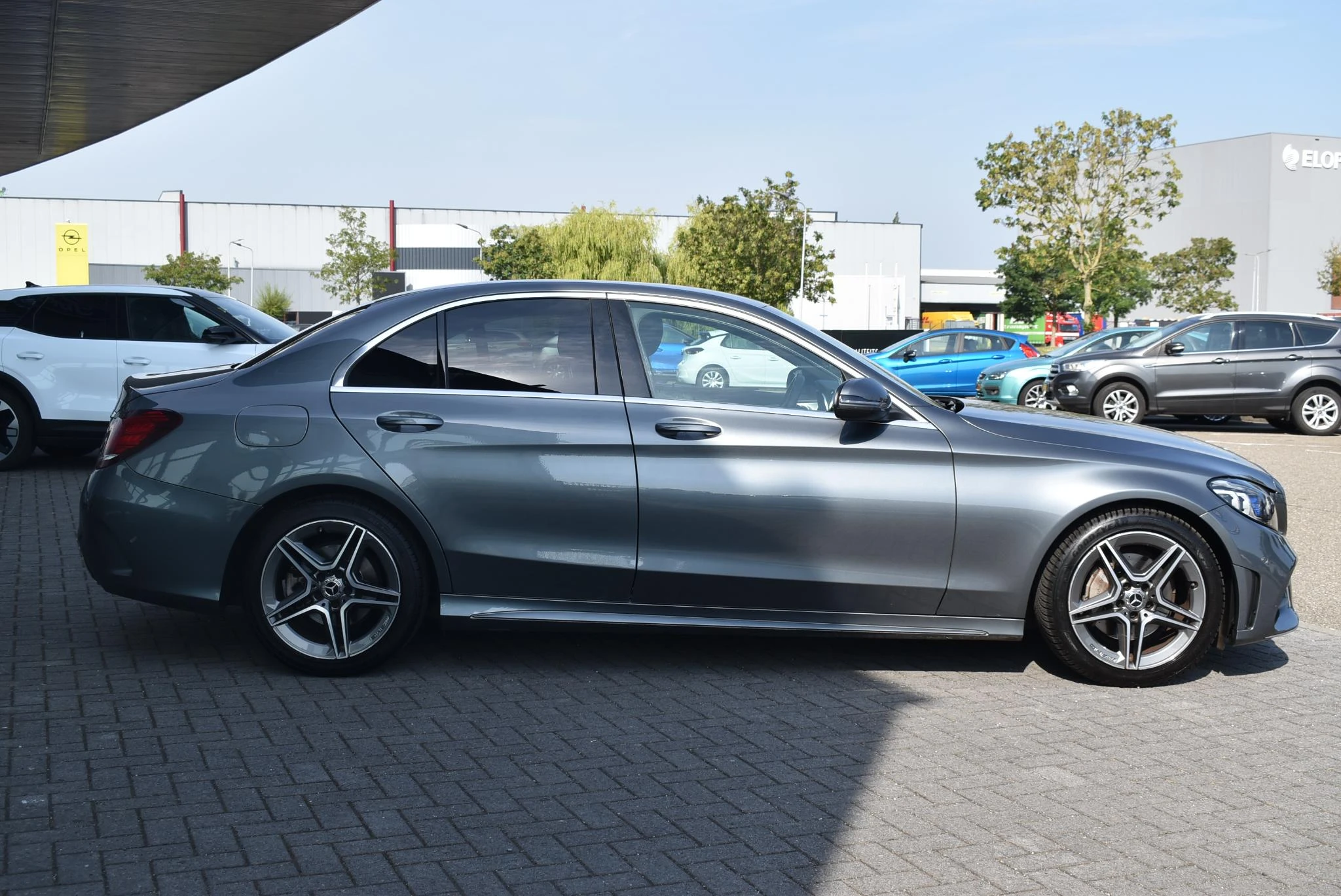 Mercedes-Benz-C-Klasse-image-4