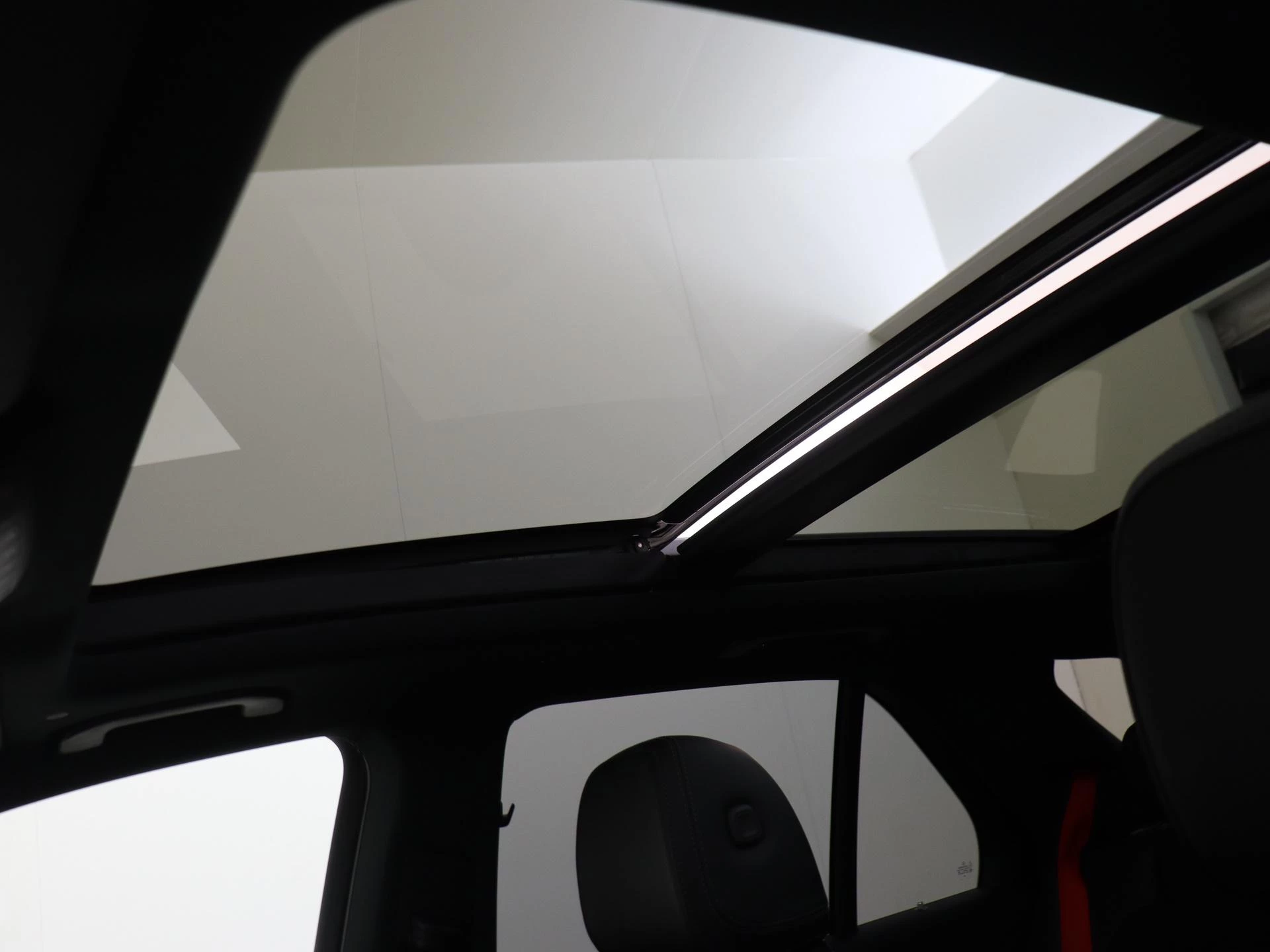 Mercedes-Benz-GLE-image-36