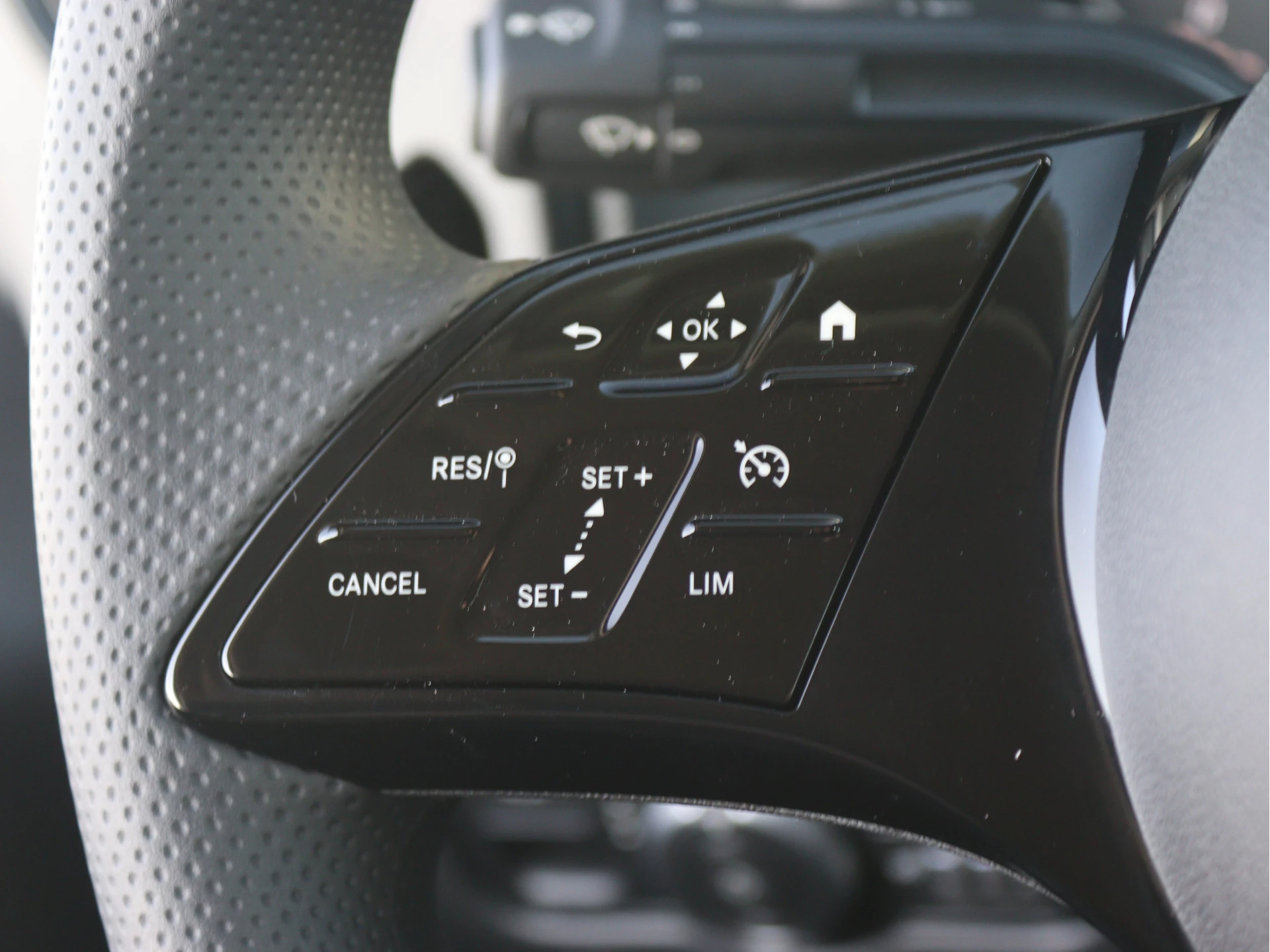 Mercedes-Benz-eVito-image-7