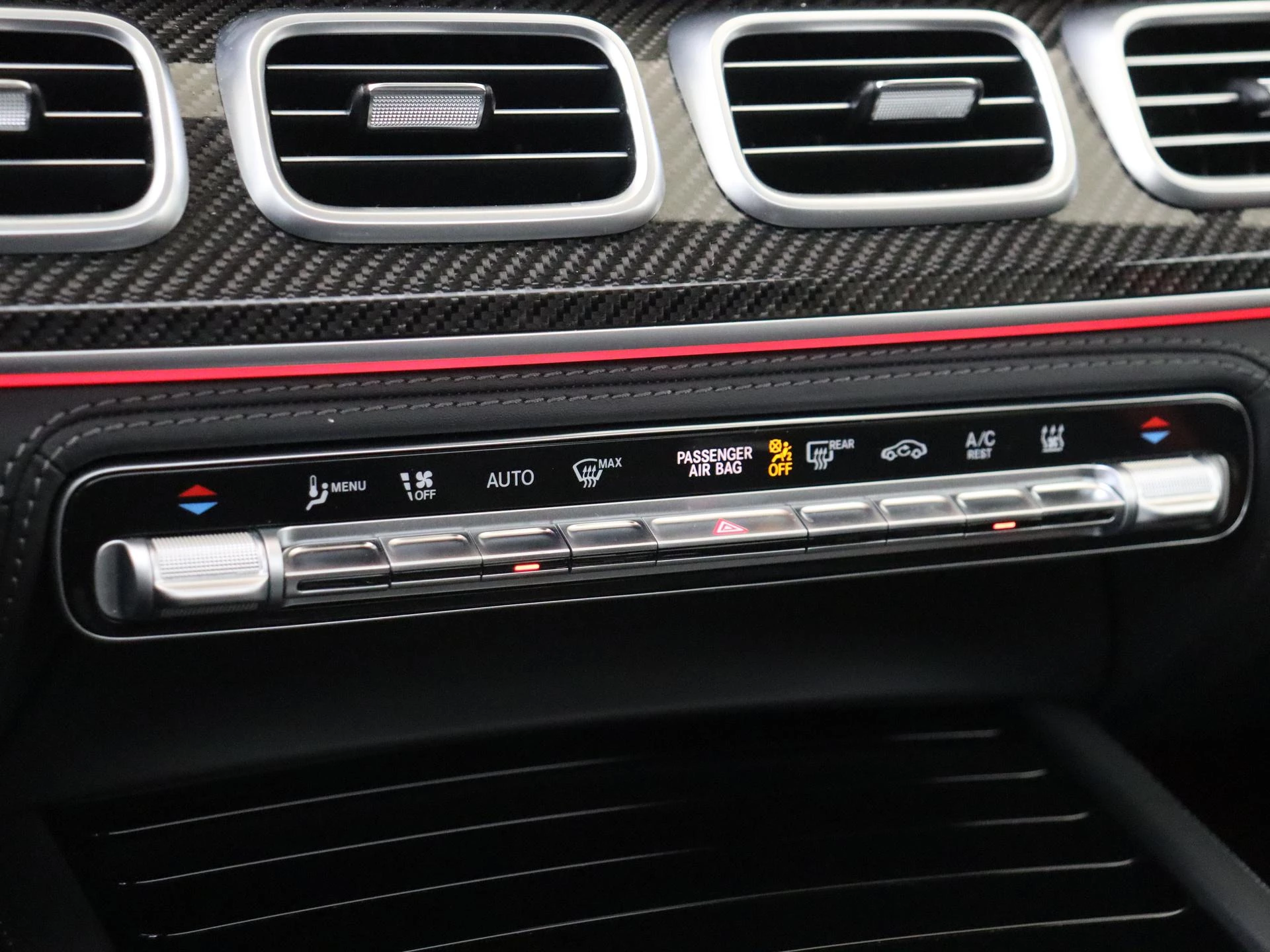 Mercedes-Benz-GLE-image-28