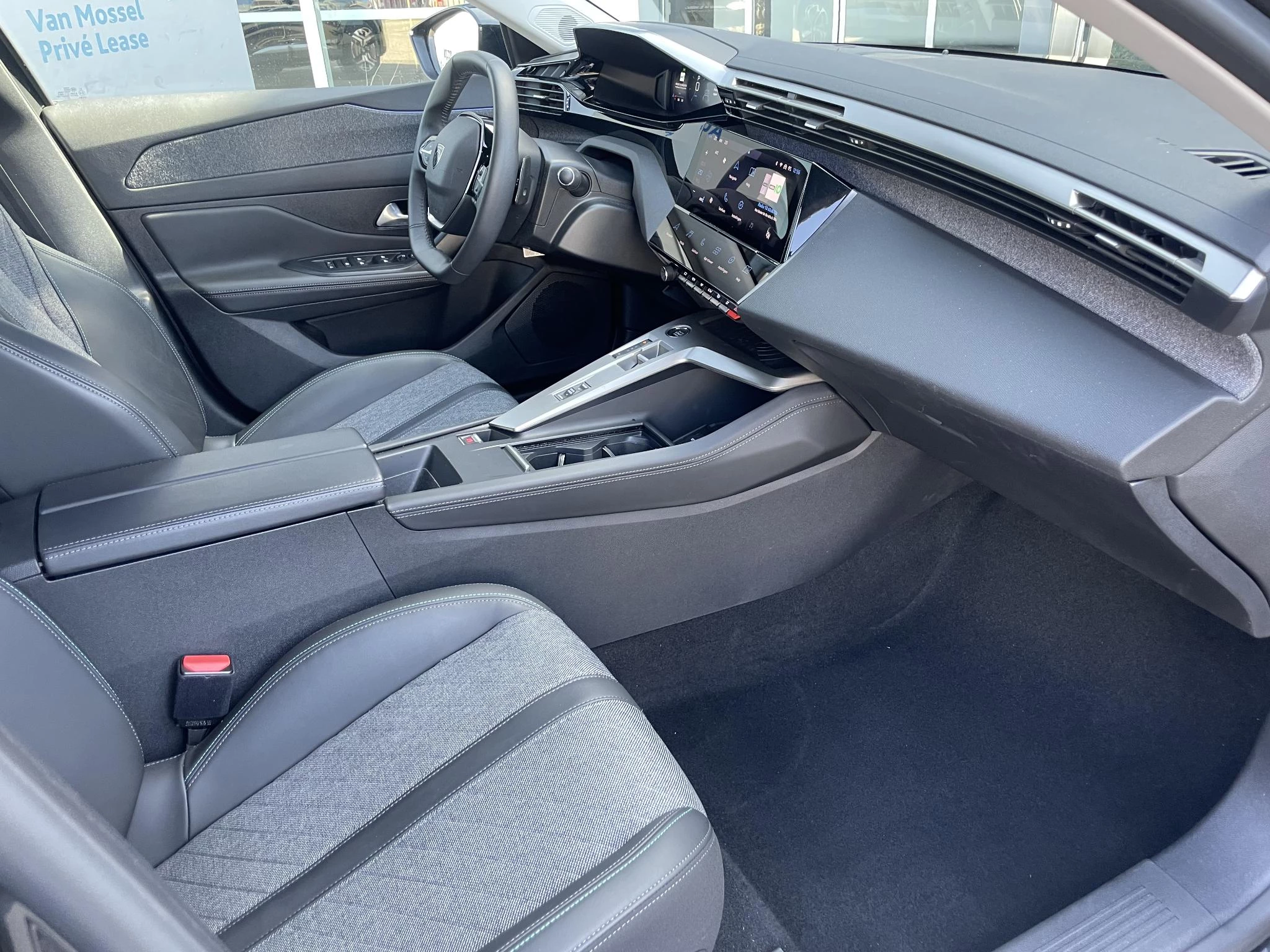 Peugeot-408-image-13