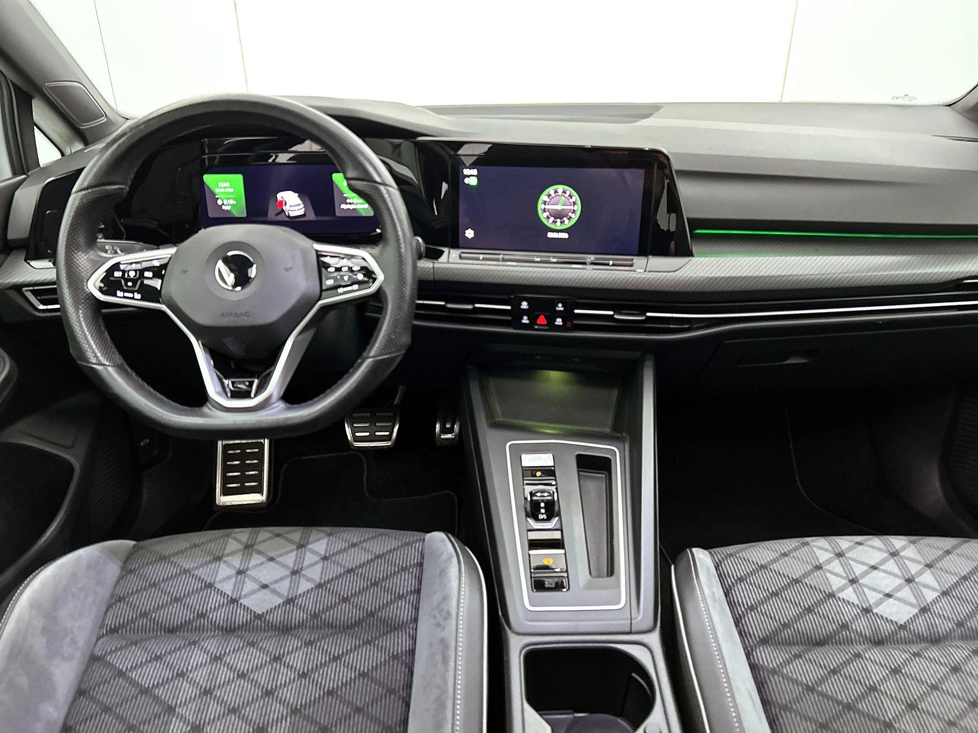 Volkswagen-Golf-image-23