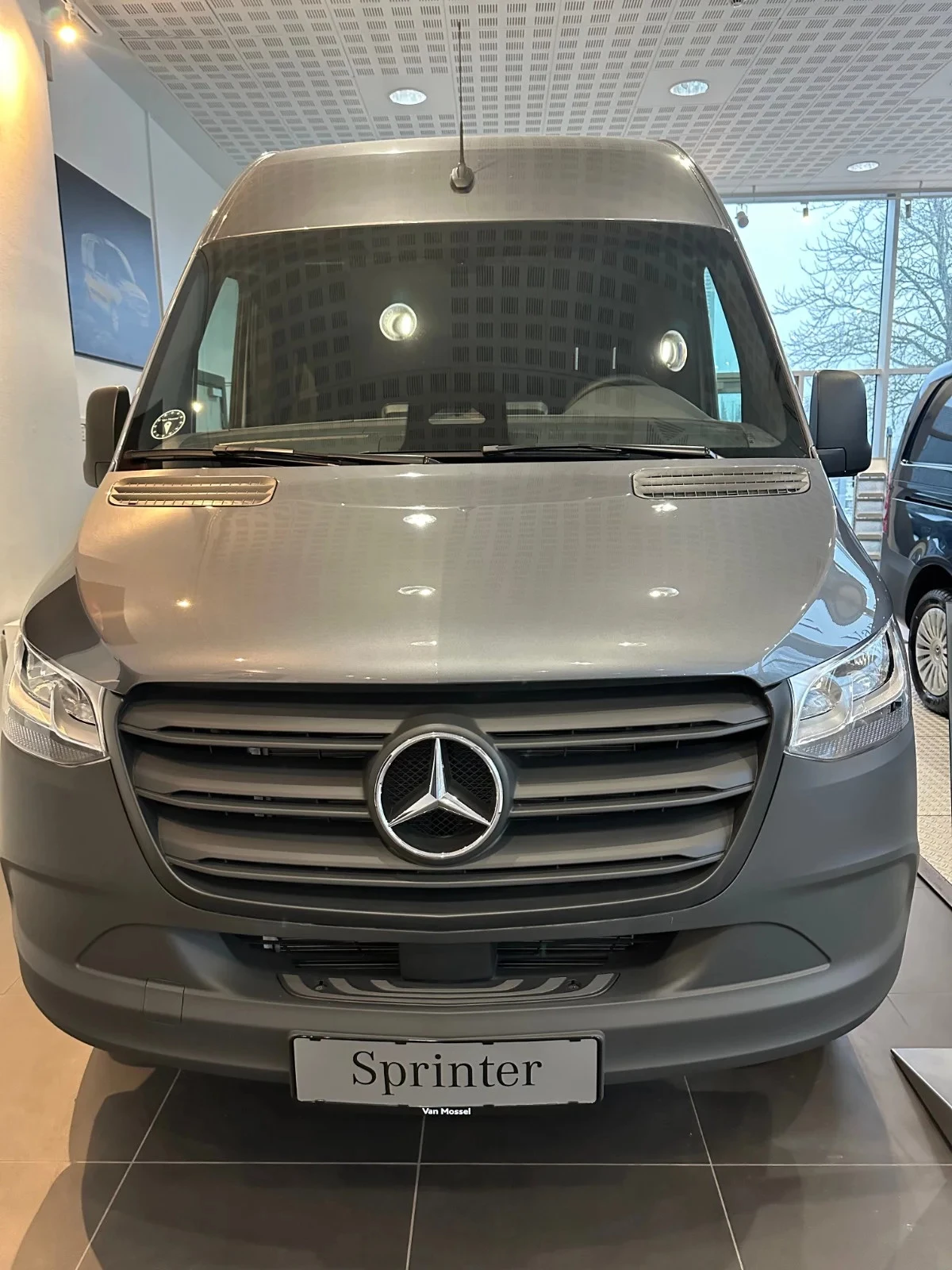 Mercedes-Benz-Sprinter-image-9