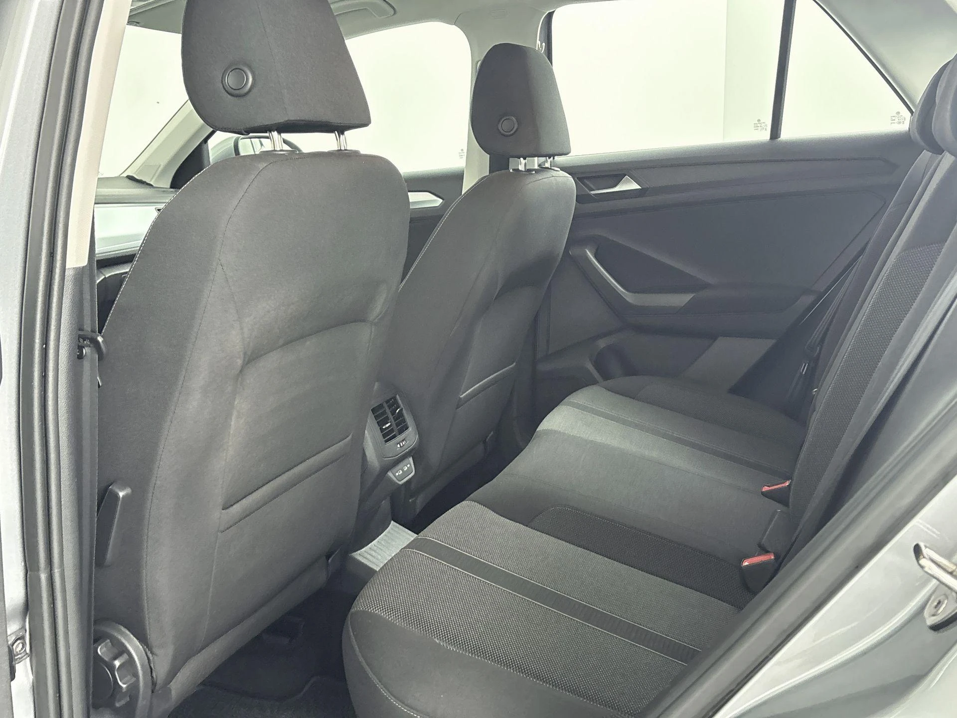 Volkswagen-T-Roc-image-23